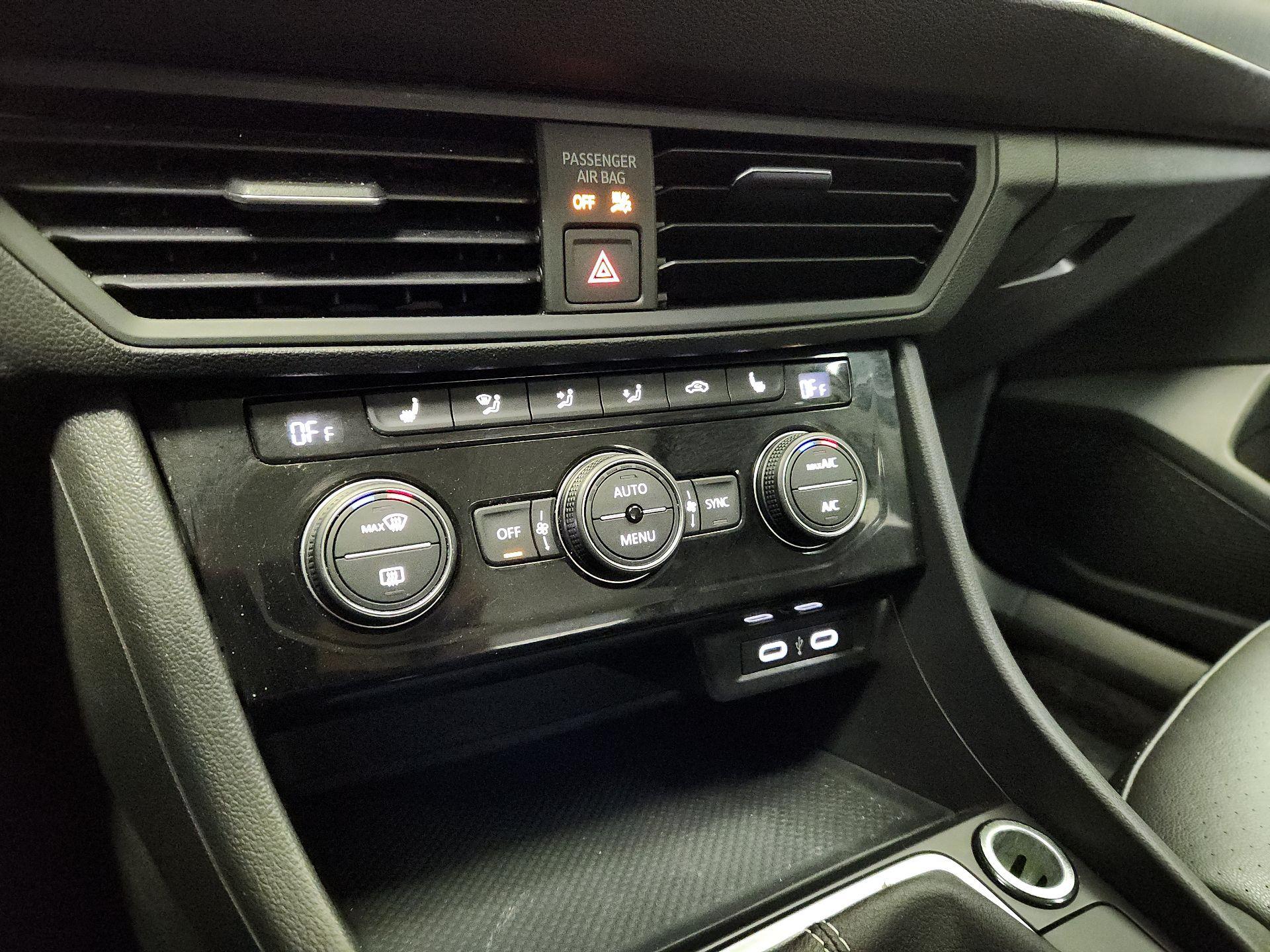 Thumbnail: 2023 Volkswagen Jetta - 16