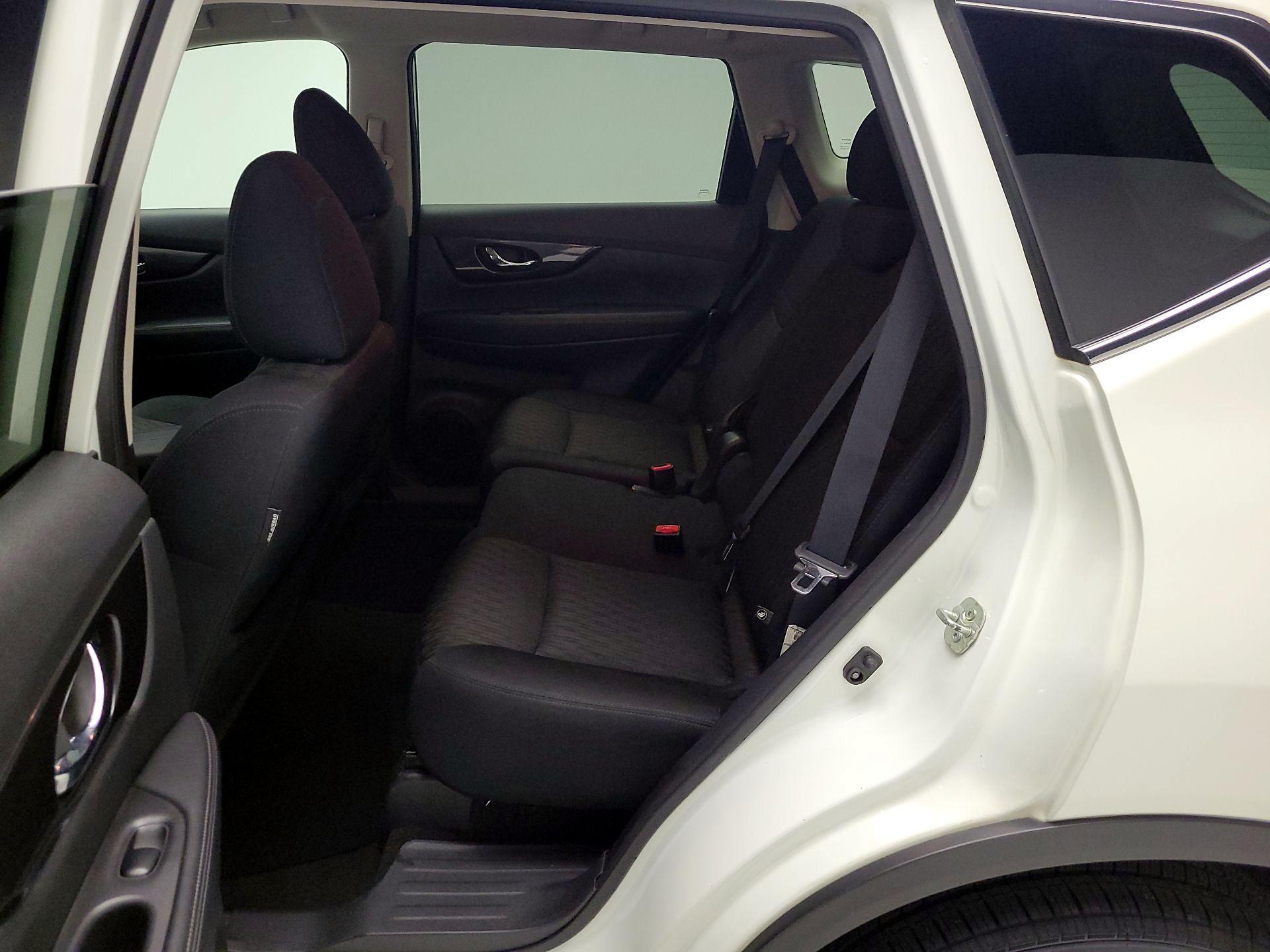 Thumbnail: 2017 Nissan Rogue - 17