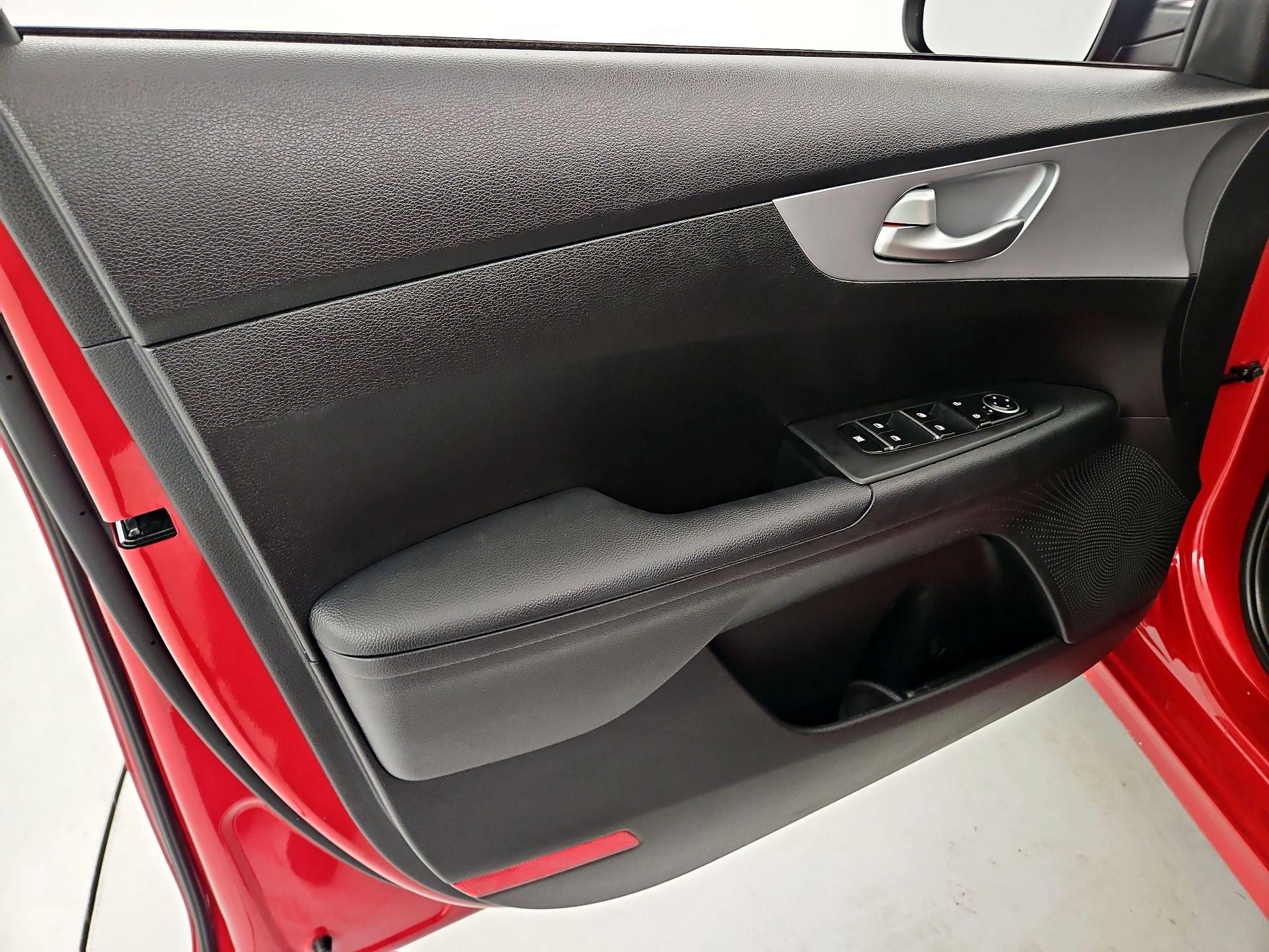 Thumbnail: 2023 Kia Forte - 10