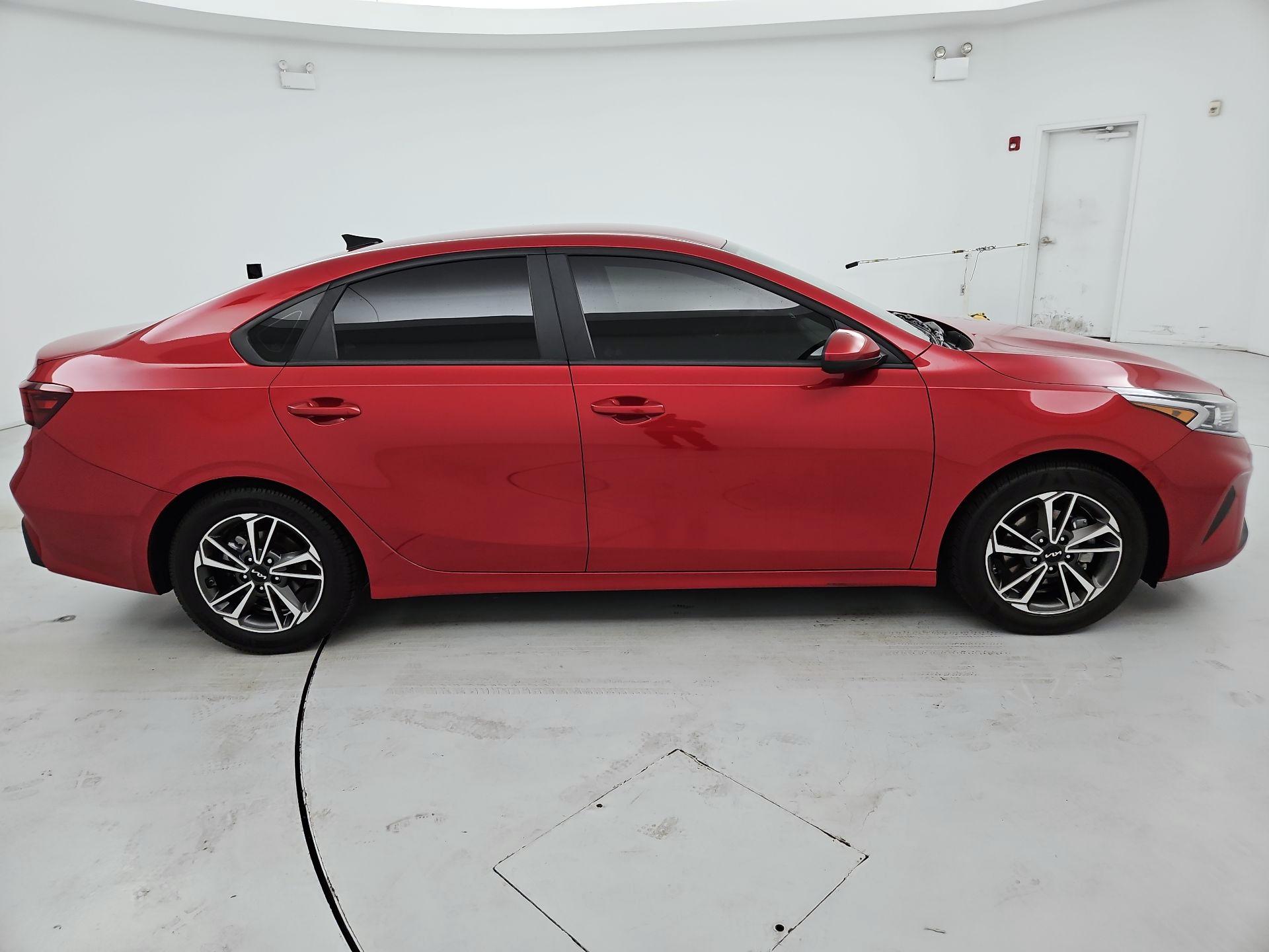 Thumbnail: 2023 Kia Forte - 4