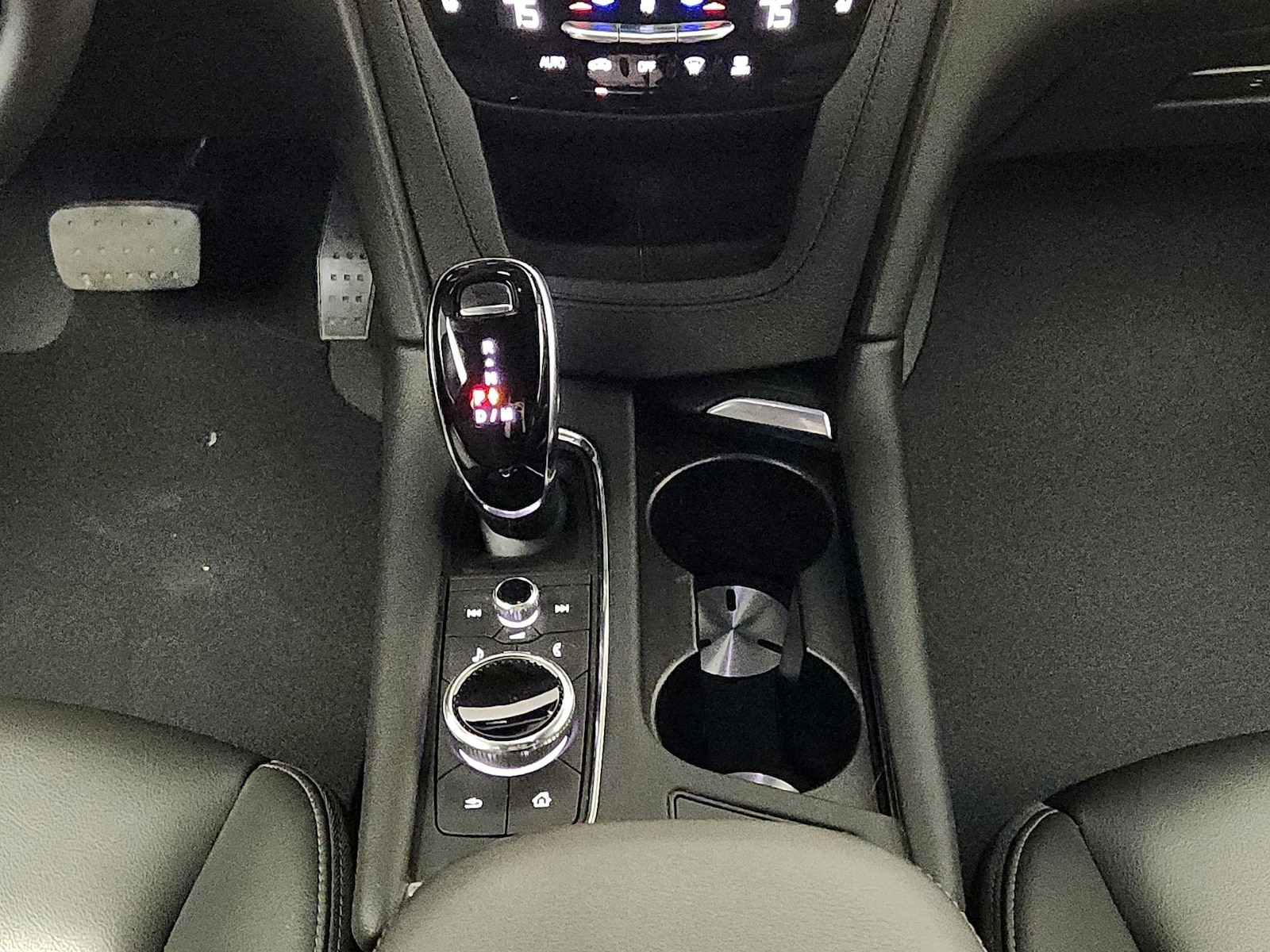 2024 Cadillac XT6 Luxury - Photo 18