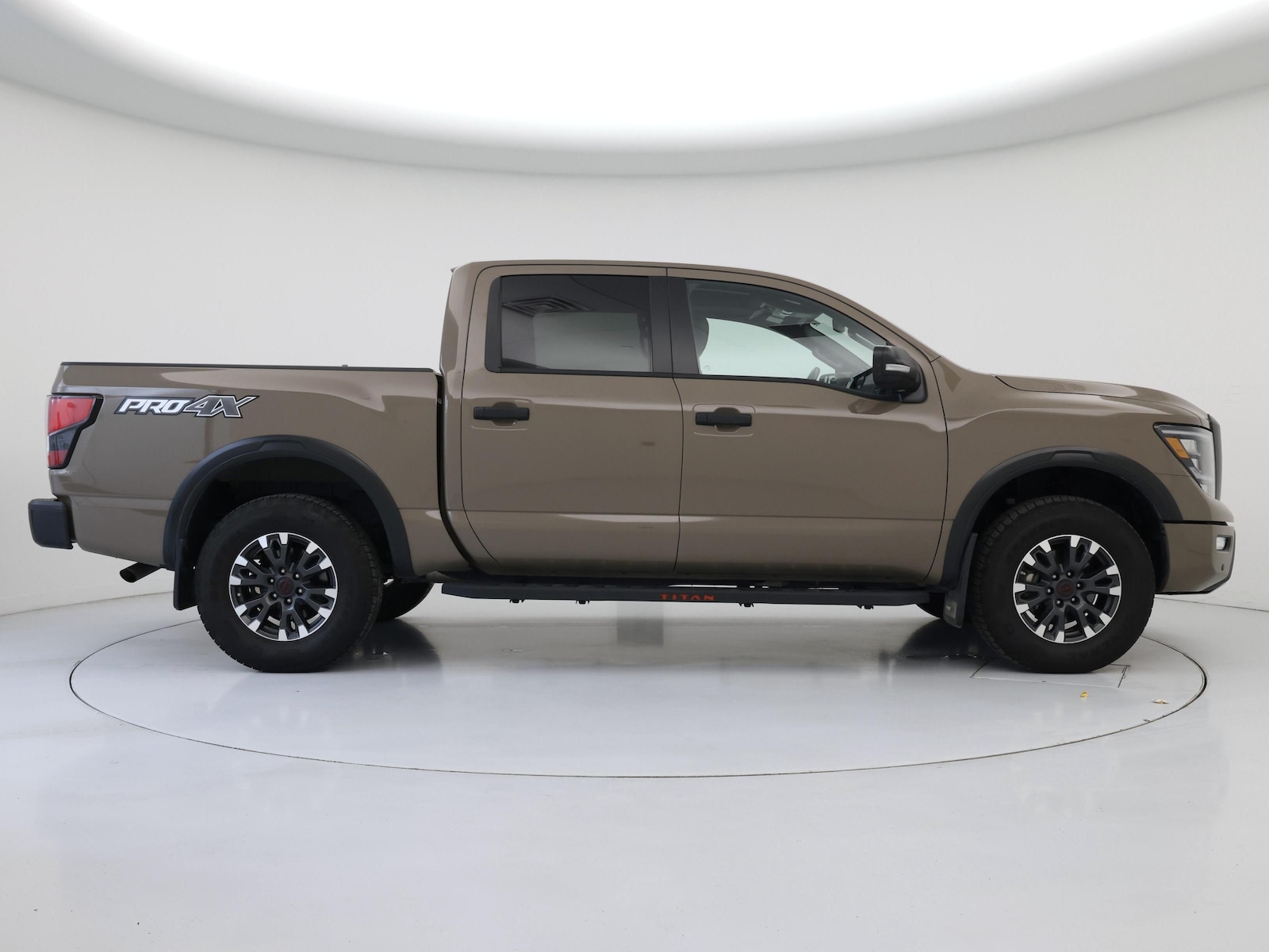 2024 Nissan Titan PRO-4X - Photo 8