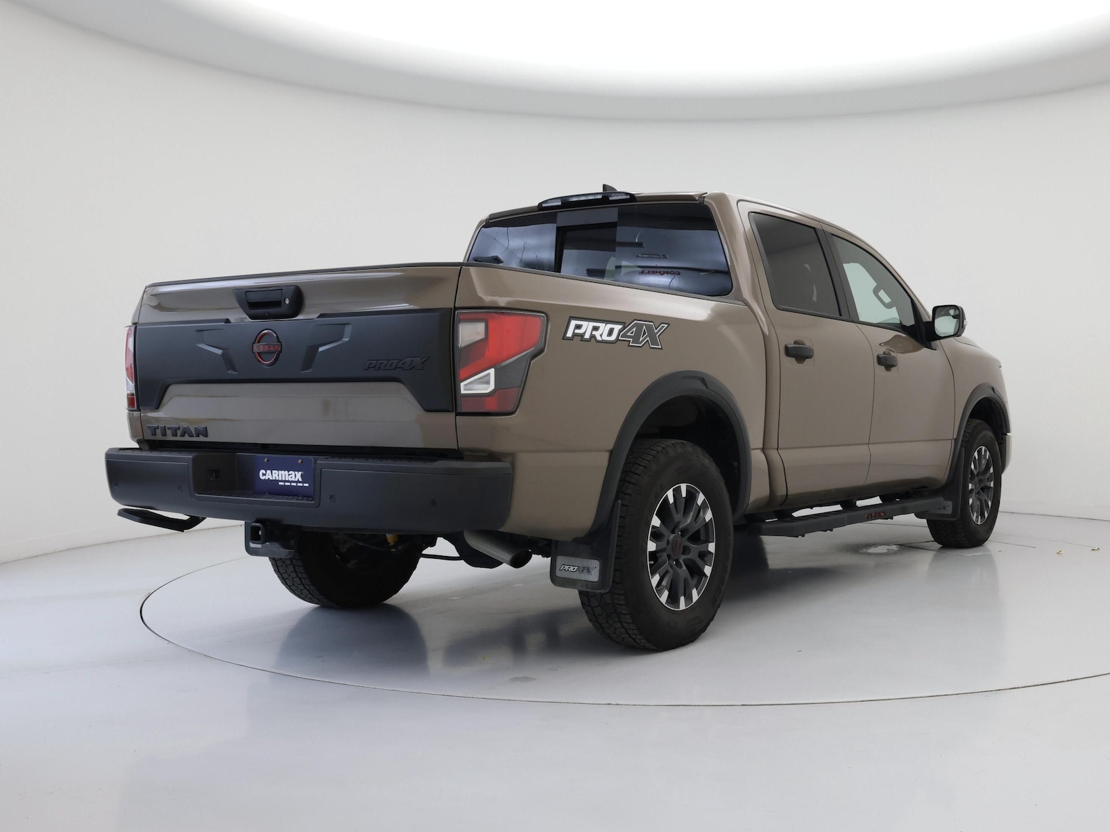 2024 Nissan Titan PRO-4X - Photo 9