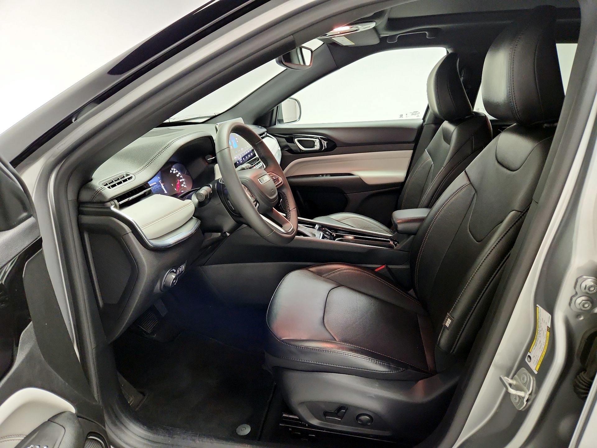 Thumbnail: 2023 Jeep Compass - 11