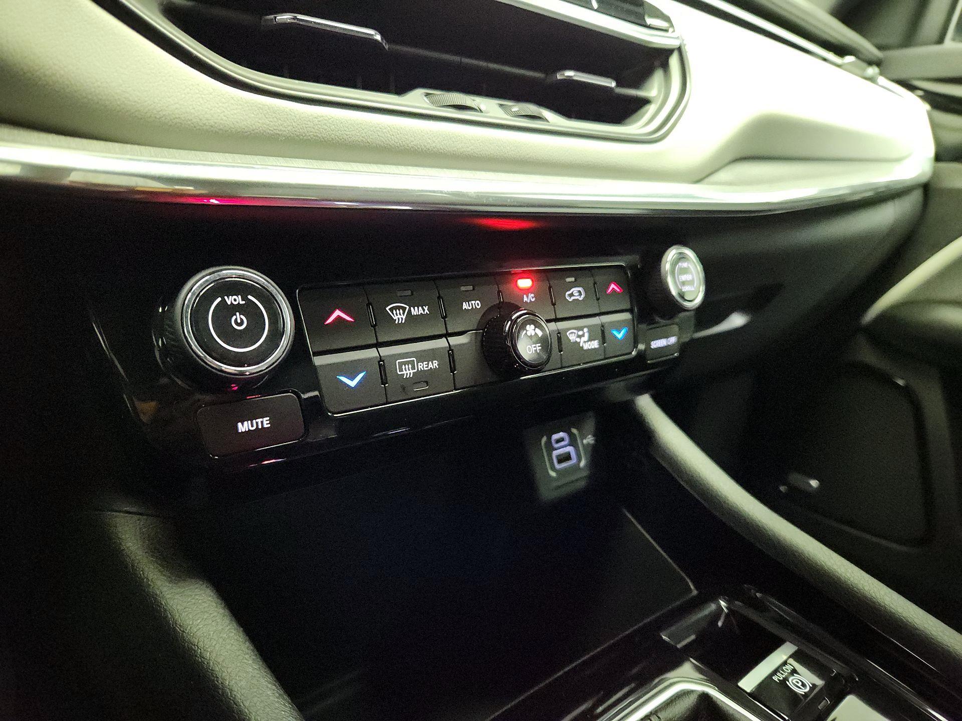 Thumbnail: 2023 Jeep Compass - 16