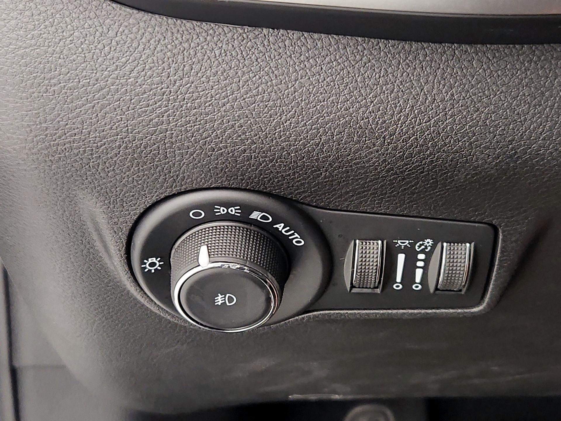 Thumbnail: 2022 Jeep Compass - 13