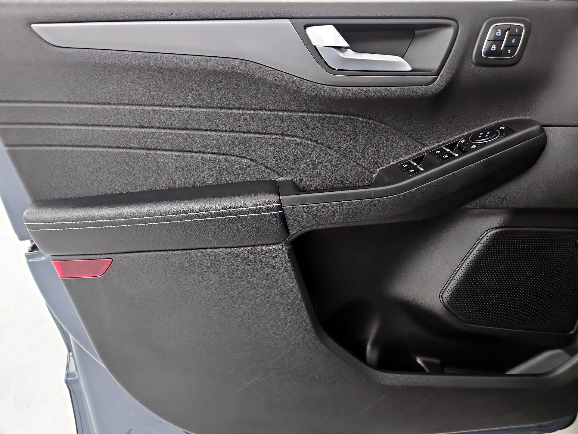 Thumbnail: 2023 Ford Escape - 10