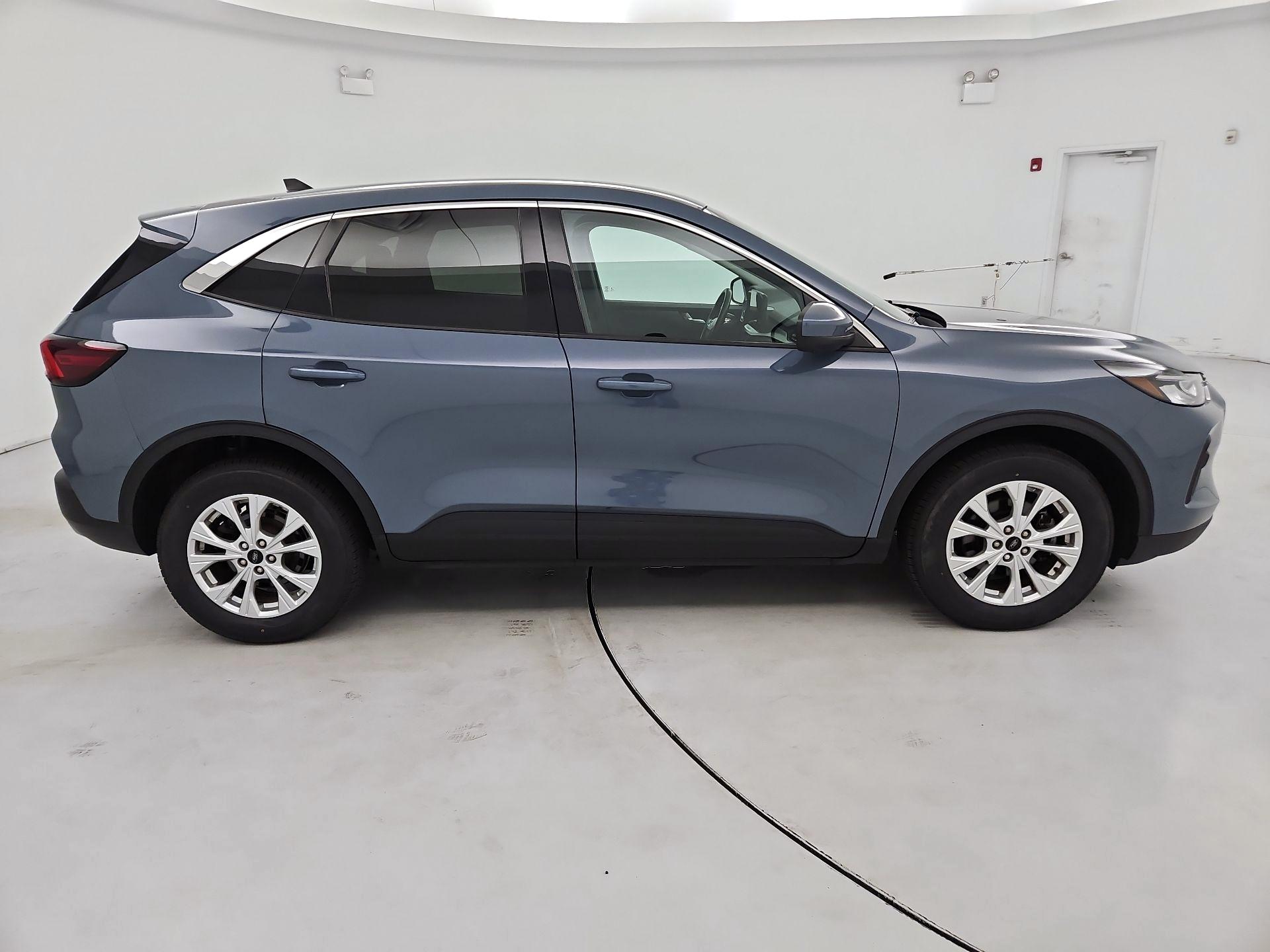 Thumbnail: 2023 Ford Escape - 4