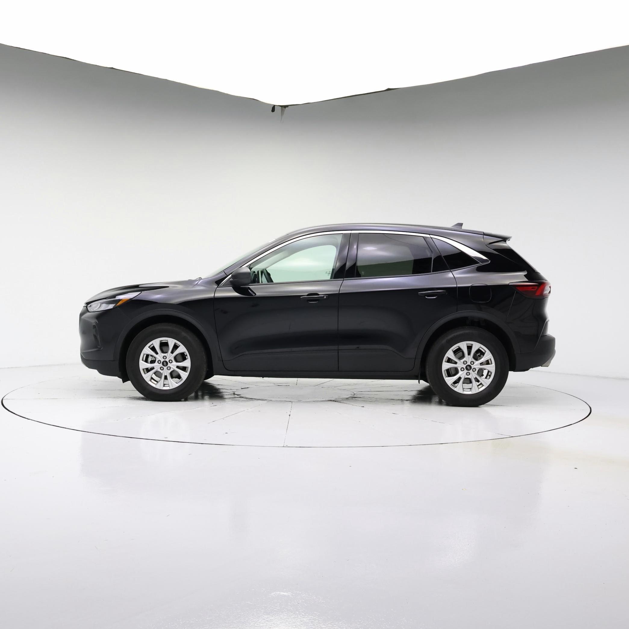 Thumbnail: 2023 Ford Escape - 3