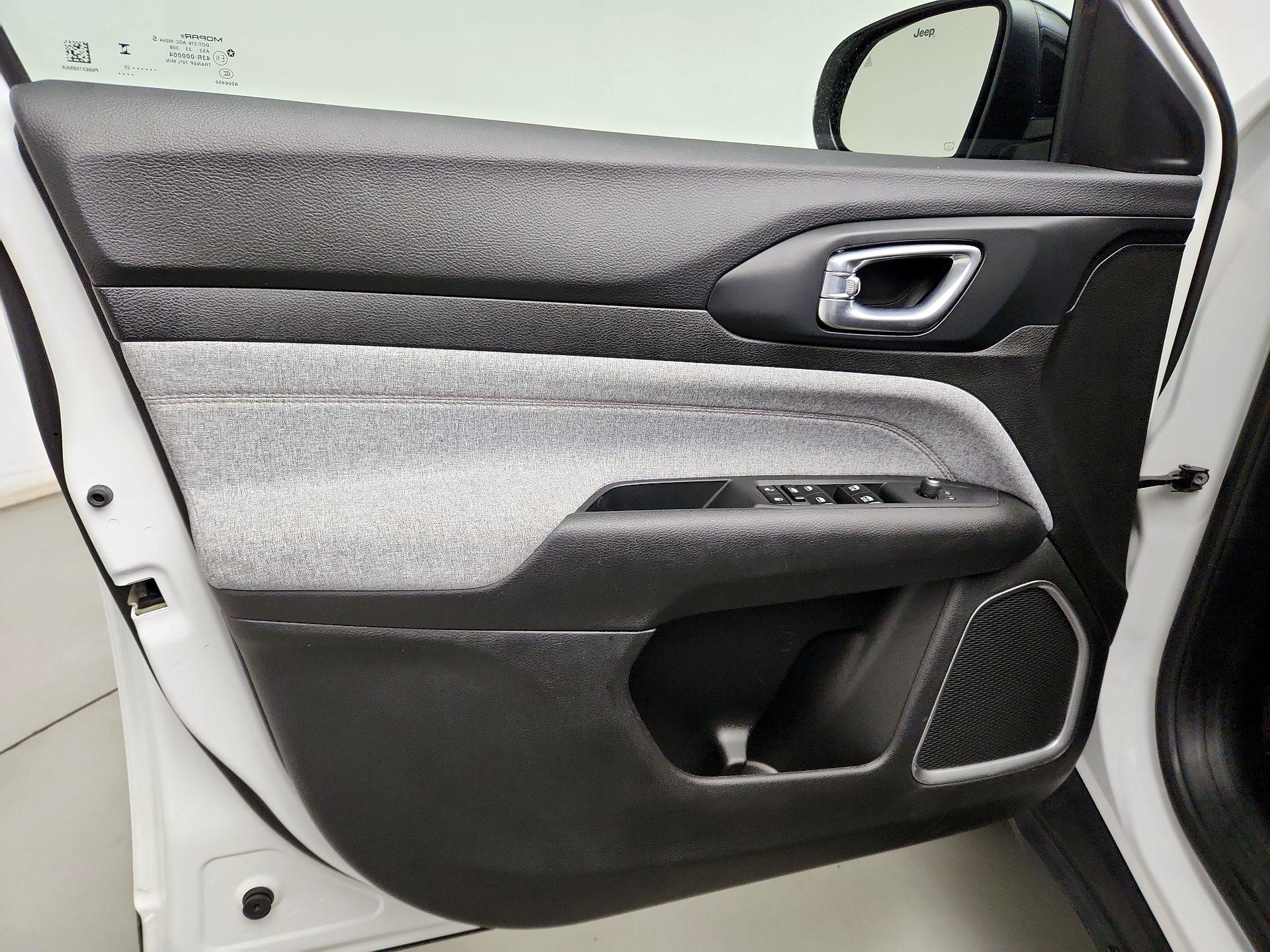 Thumbnail: 2023 Jeep Compass - 12