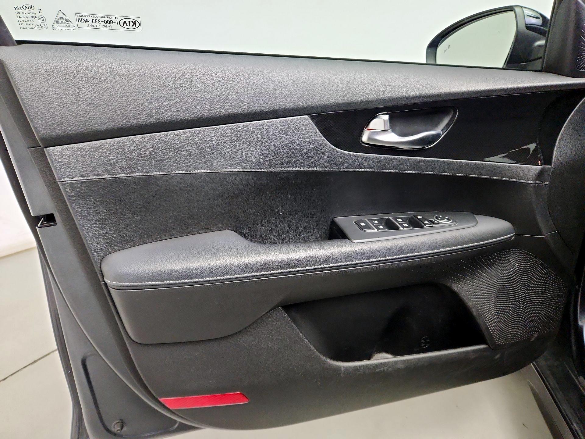 Thumbnail: 2021 Kia Forte - 12