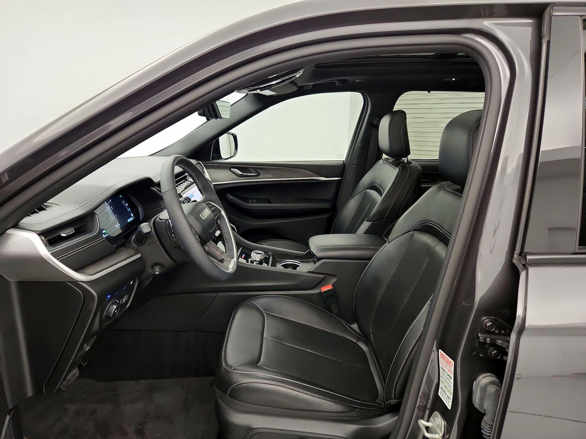Thumbnail: 2024 Jeep Grand Cherokee - 11
