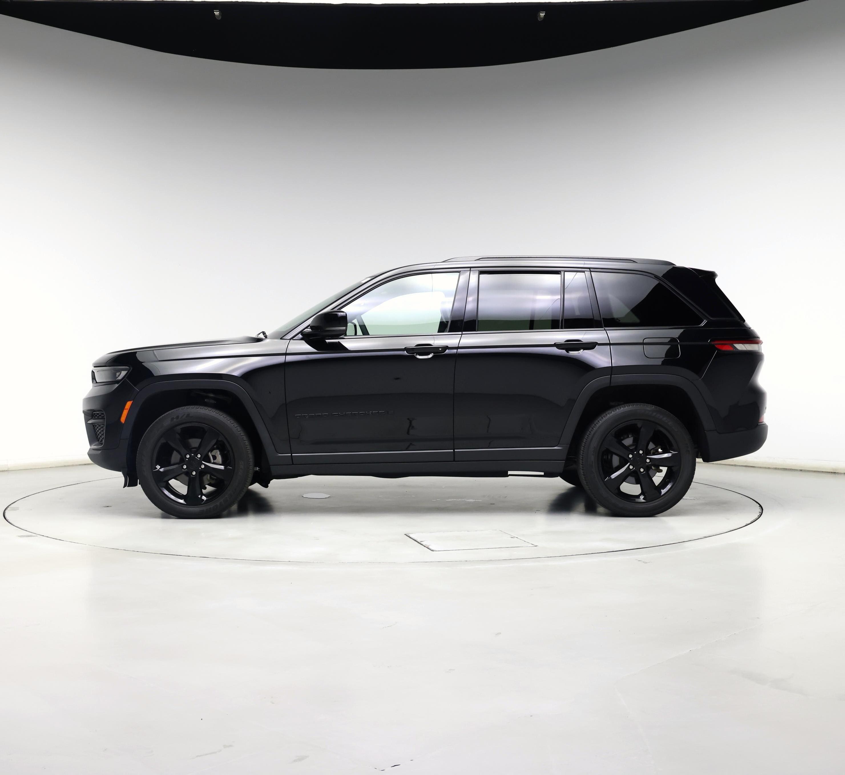 Thumbnail: 2023 Jeep Grand Cherokee - 3