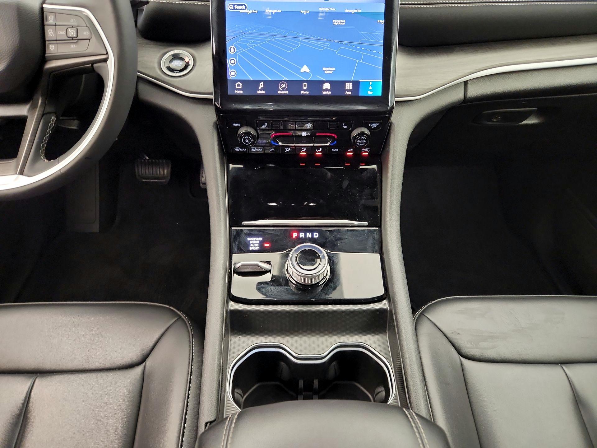 Thumbnail: 2024 Jeep Grand Cherokee - 18