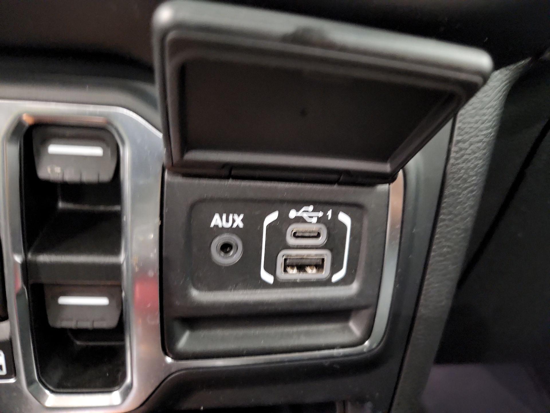 Thumbnail: 2023 Jeep Gladiator - 18