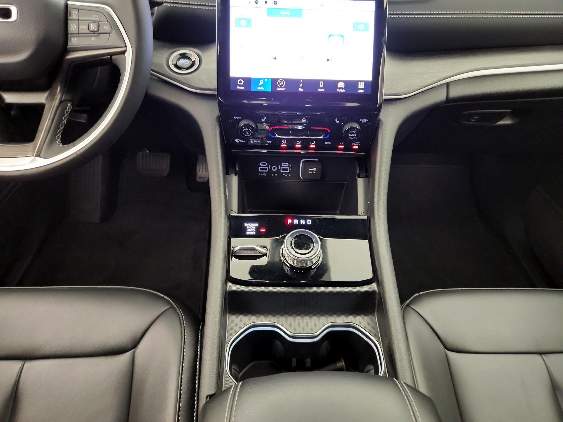 Thumbnail: 2024 Jeep Grand Cherokee L - 17