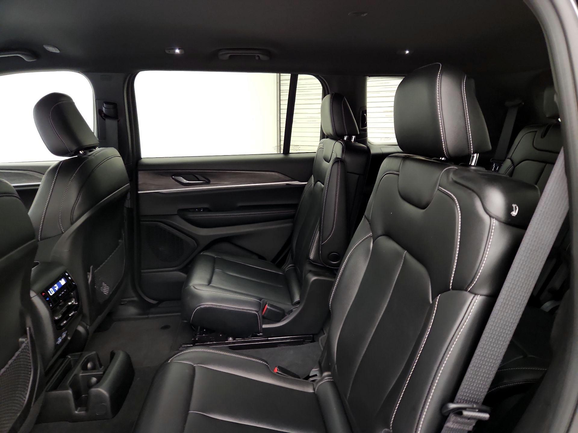 Thumbnail: 2024 Jeep Grand Cherokee L - 19