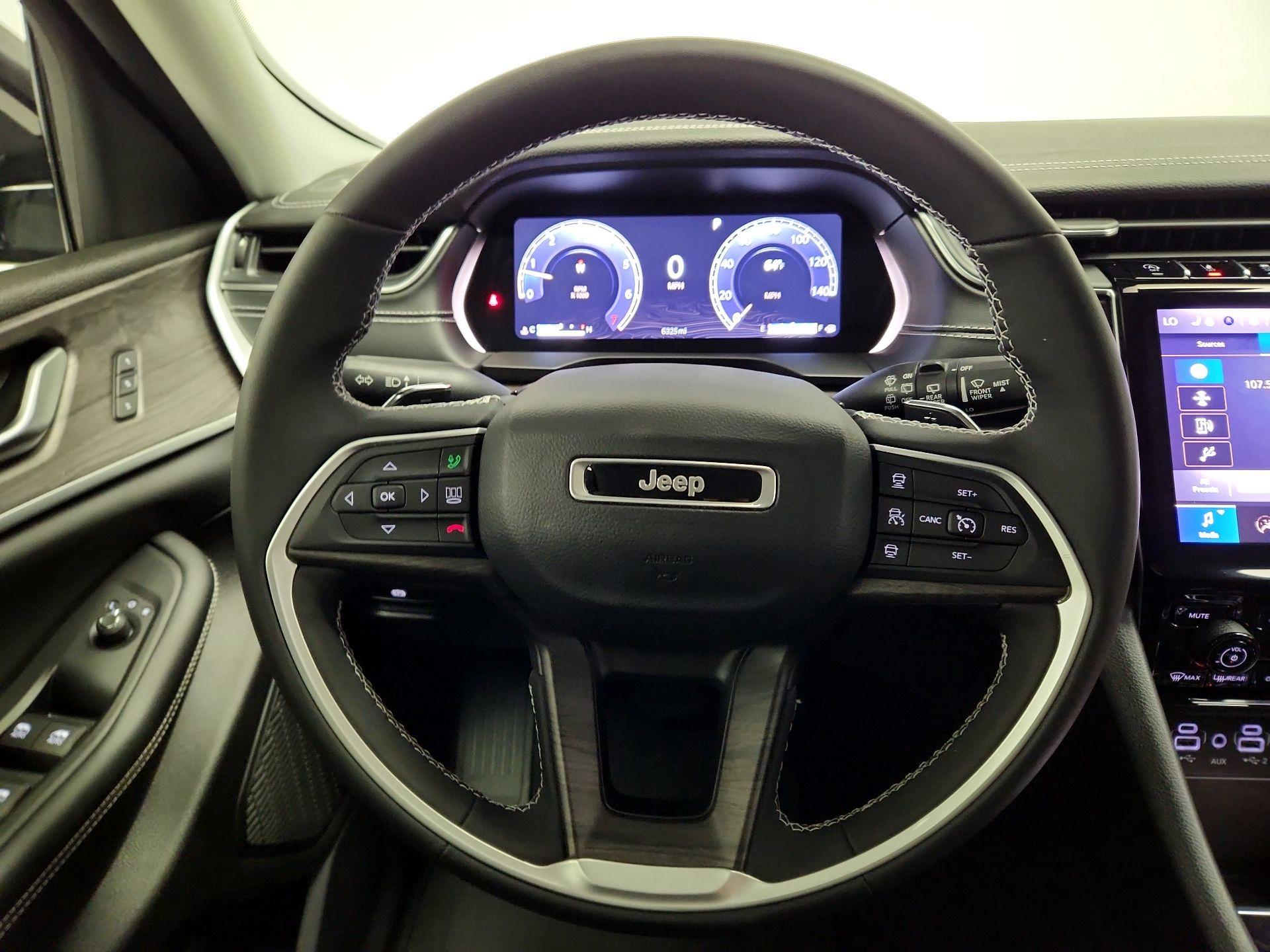 Thumbnail: 2023 Jeep Grand Cherokee - 10