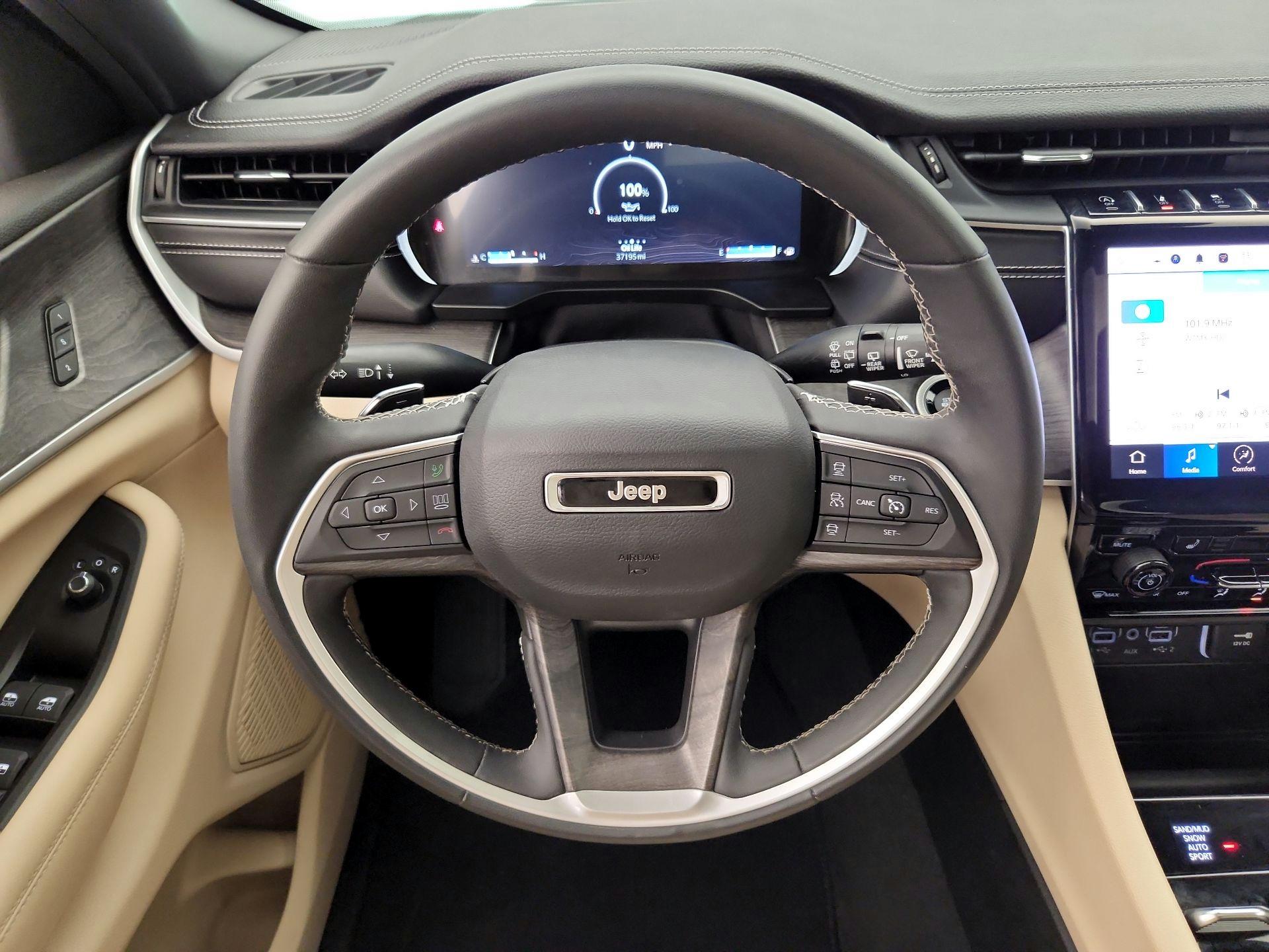 Thumbnail: 2023 Jeep Grand Cherokee - 10