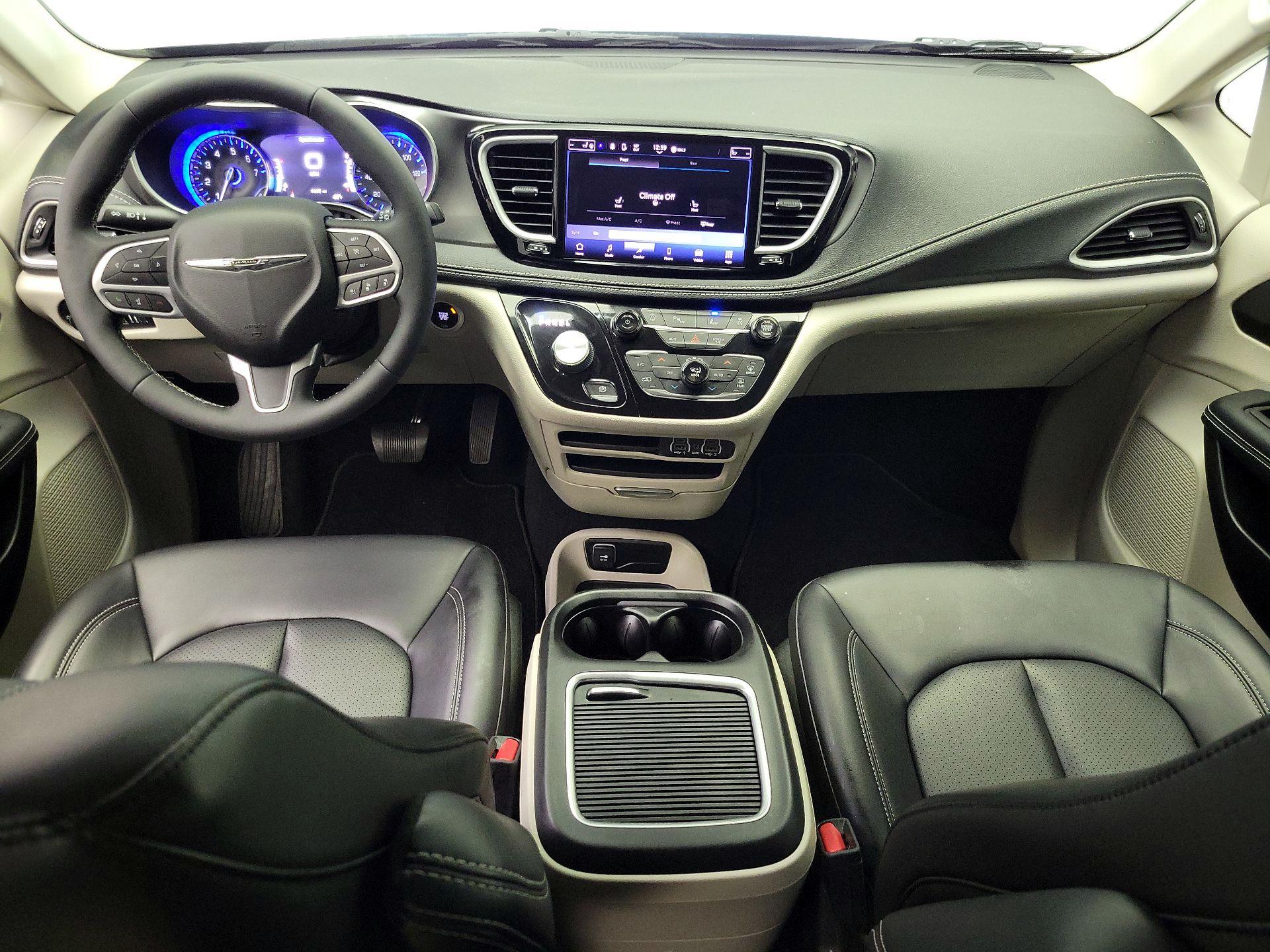 Thumbnail: 2023 Chrysler Pacifica - 9