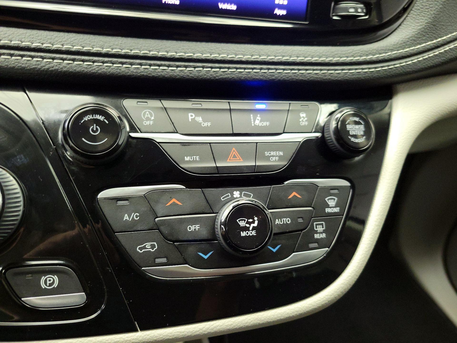 Thumbnail: 2023 Chrysler Pacifica - 16