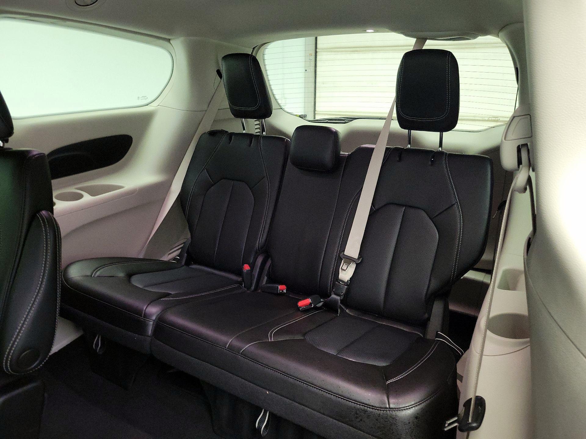 Thumbnail: 2023 Chrysler Pacifica - 20