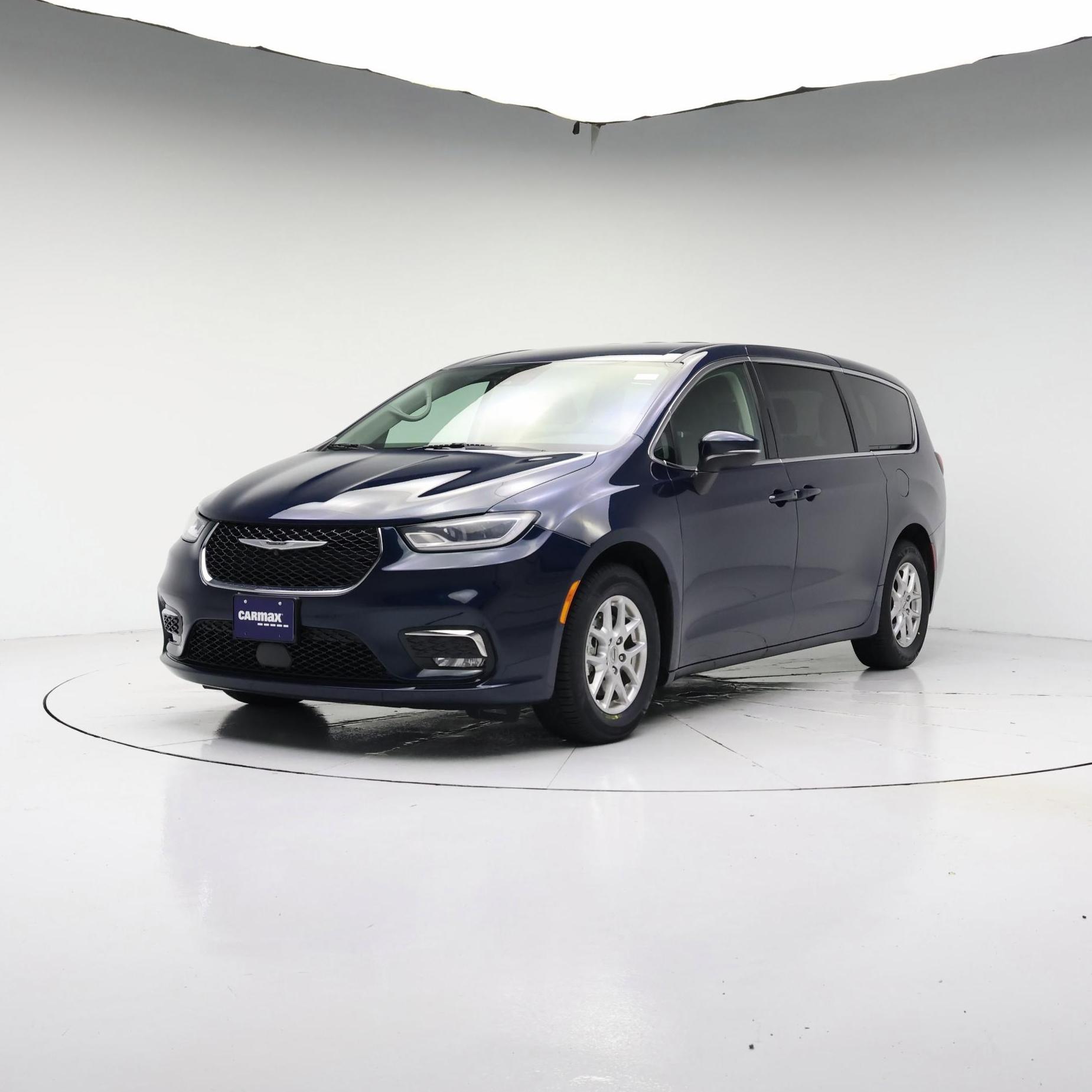 Thumbnail: 2023 Chrysler Pacifica - 4