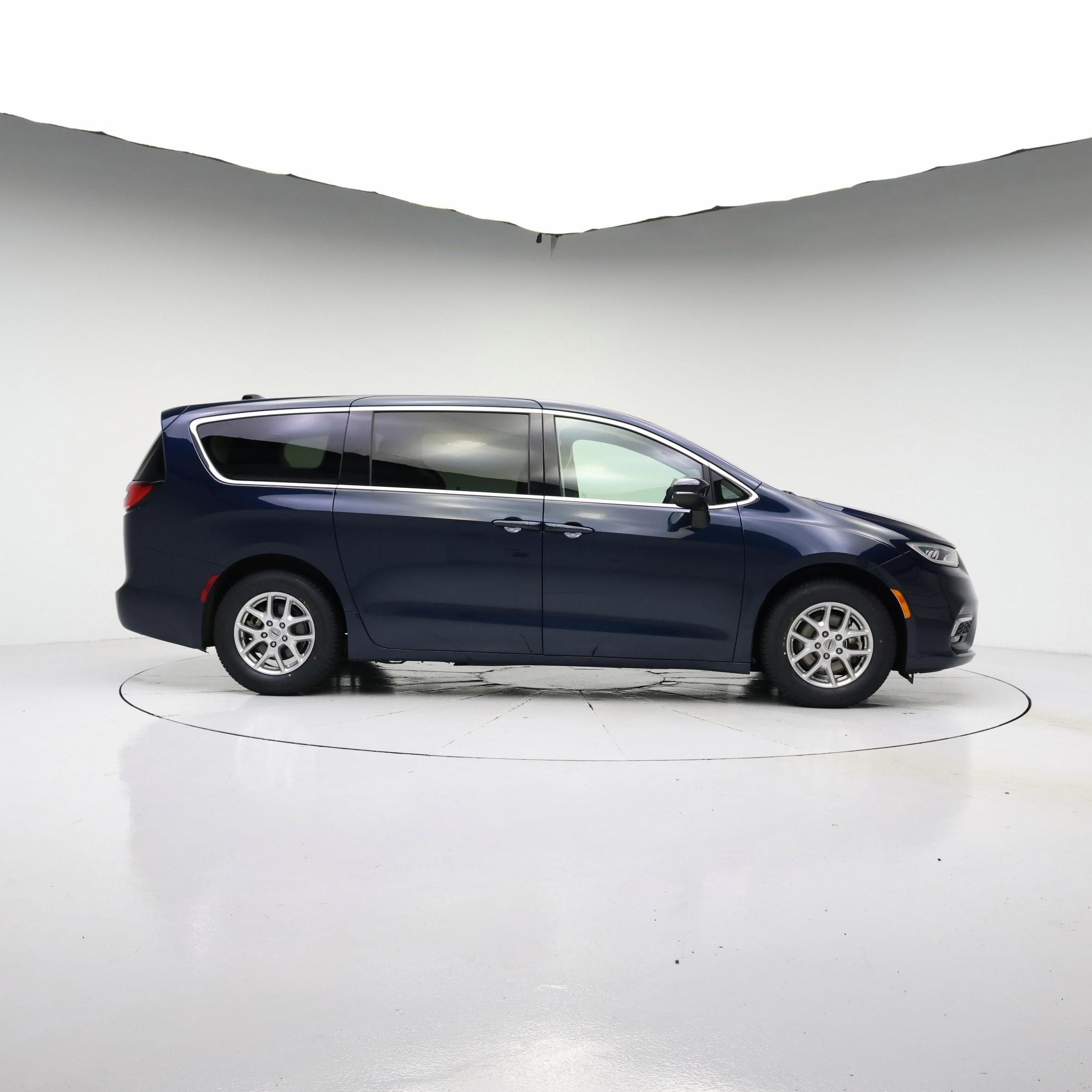 Thumbnail: 2023 Chrysler Pacifica - 7