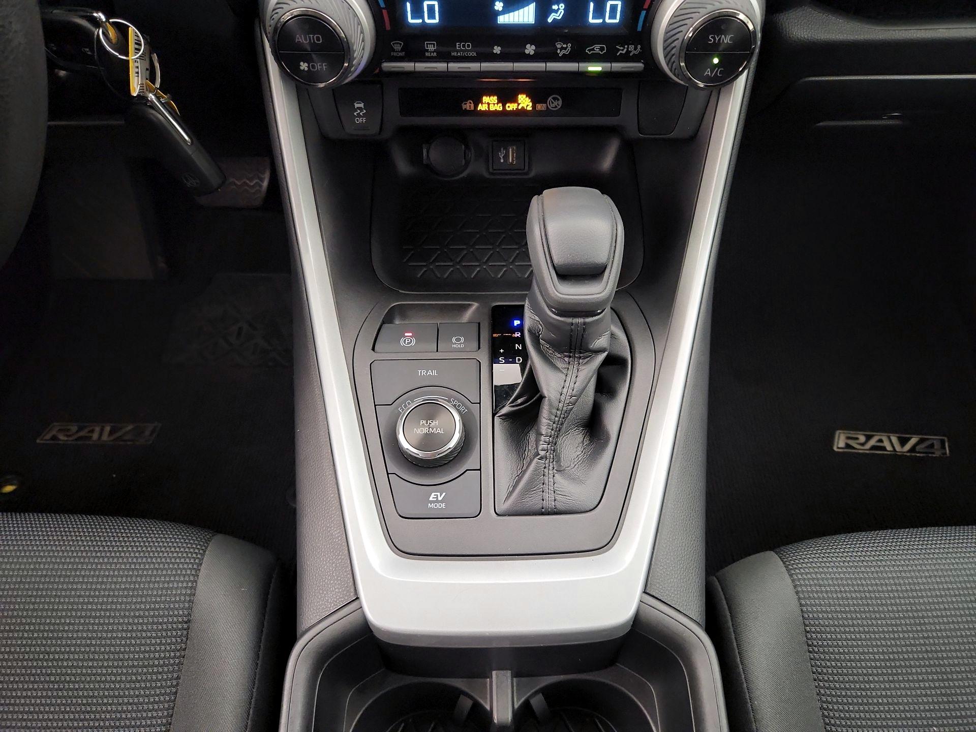 Thumbnail: 2023 Toyota RAV4 - 17