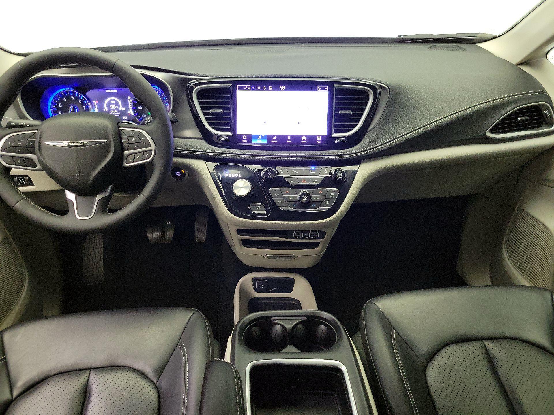 Thumbnail: 2023 Chrysler Pacifica - 9