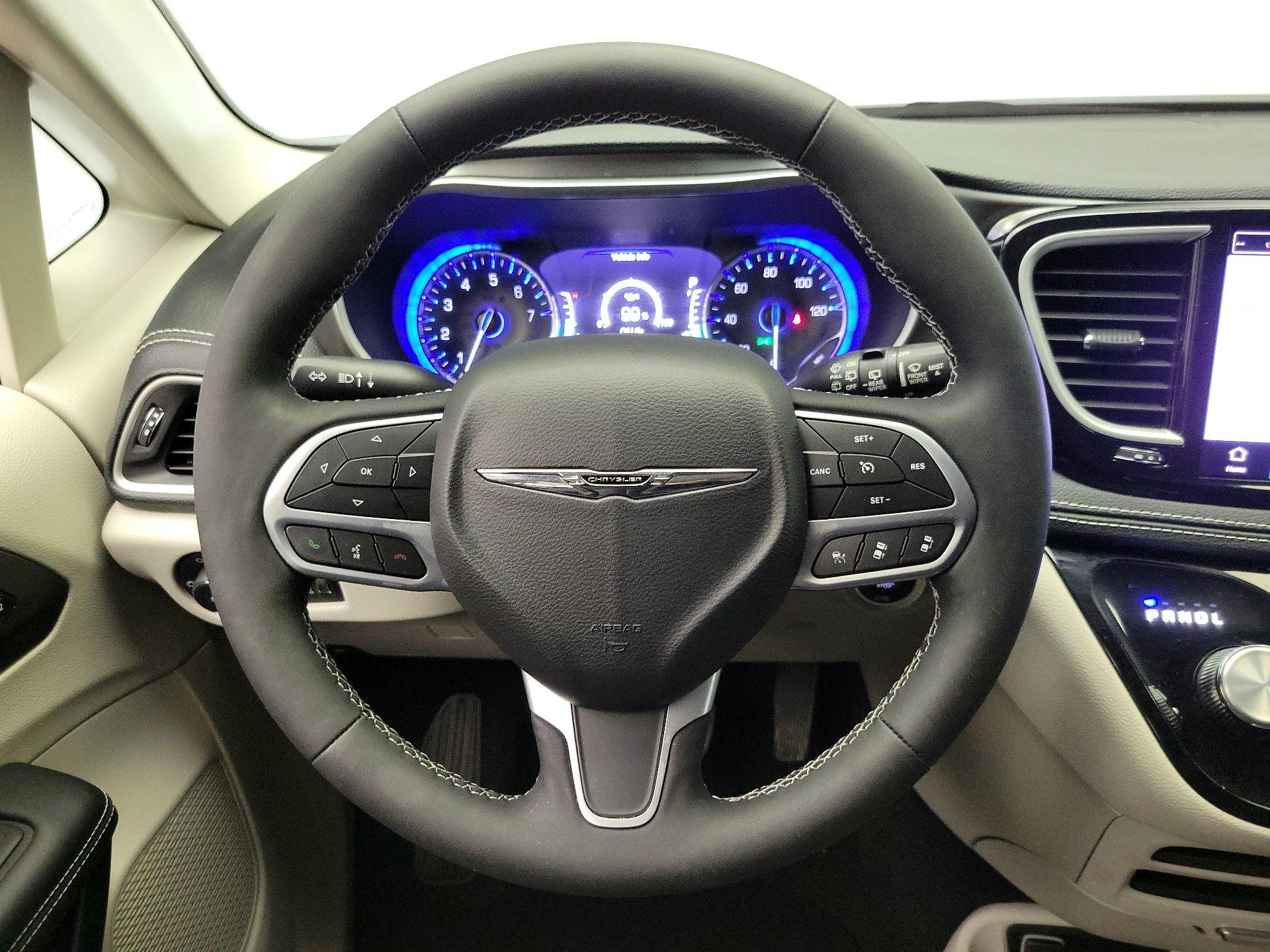 Thumbnail: 2023 Chrysler Pacifica - 10