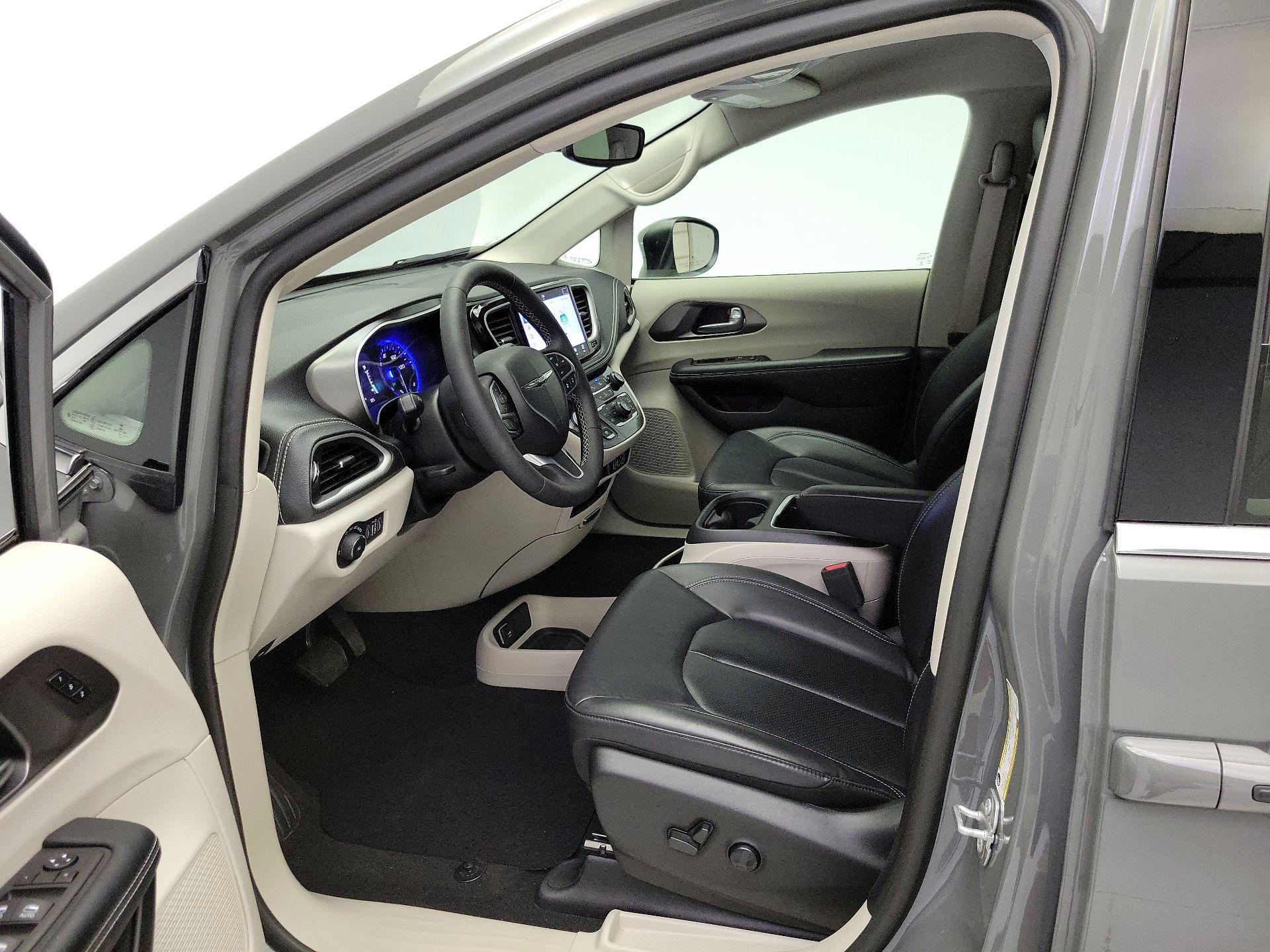 Thumbnail: 2023 Chrysler Pacifica - 11