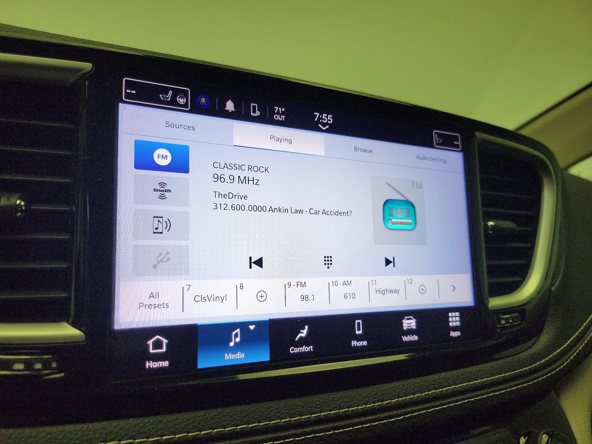Thumbnail: 2023 Chrysler Pacifica - 15