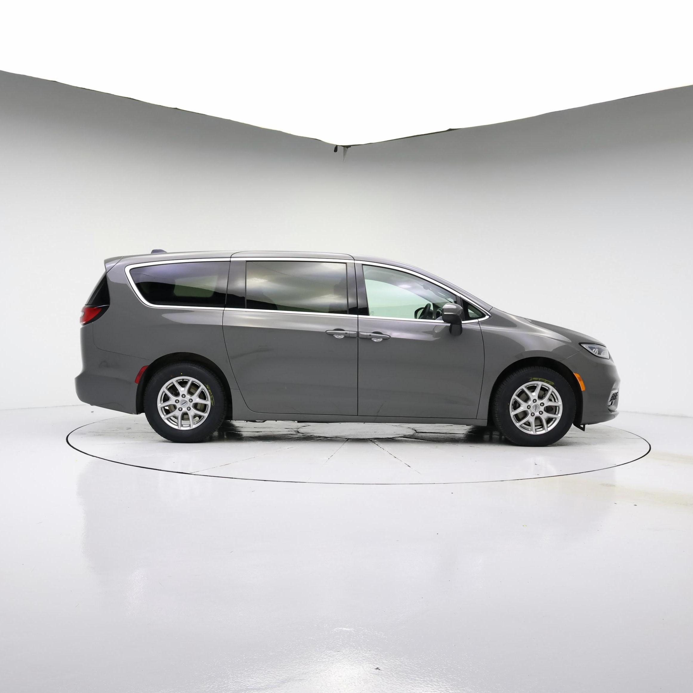 Thumbnail: 2023 Chrysler Pacifica - 7