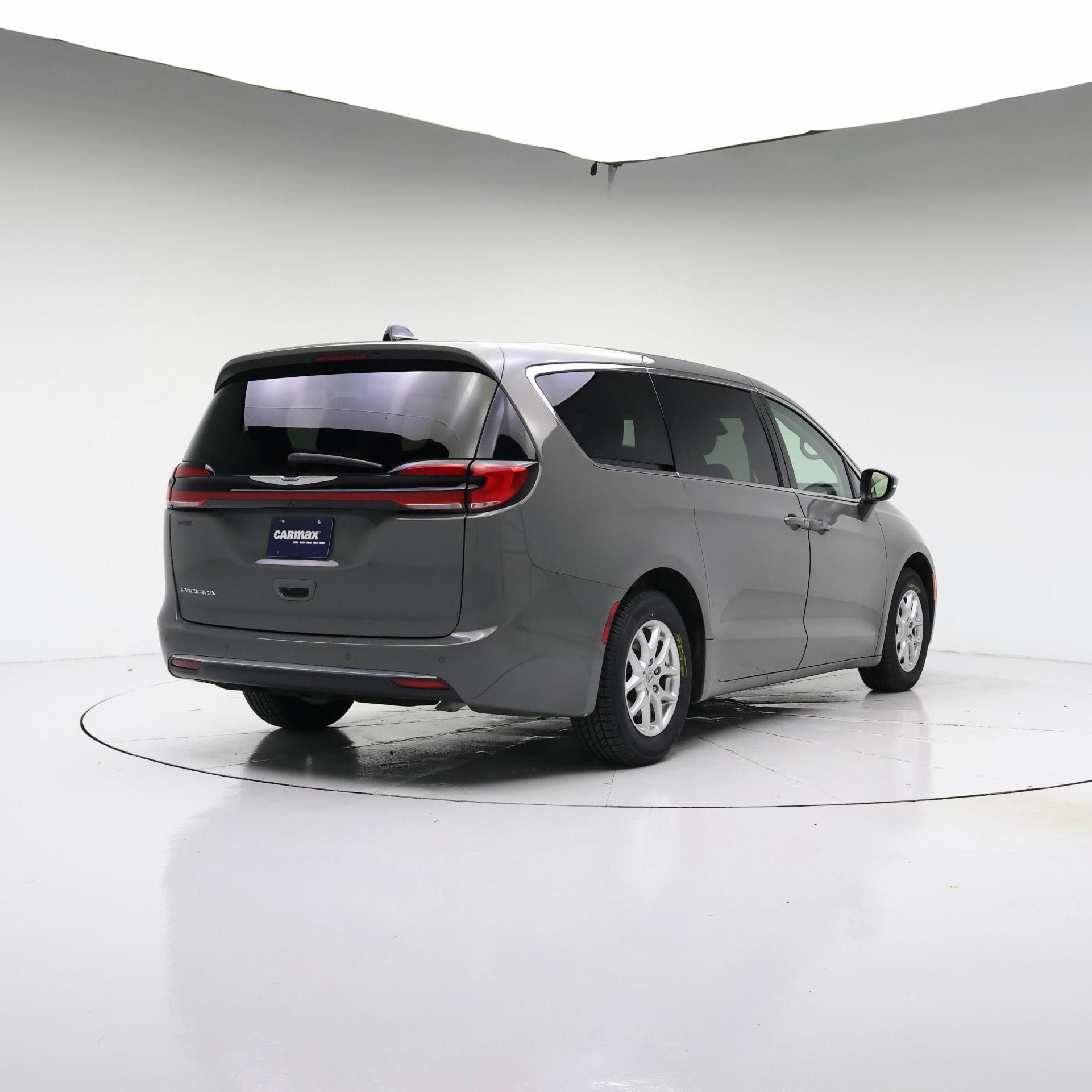 Thumbnail: 2023 Chrysler Pacifica - 8