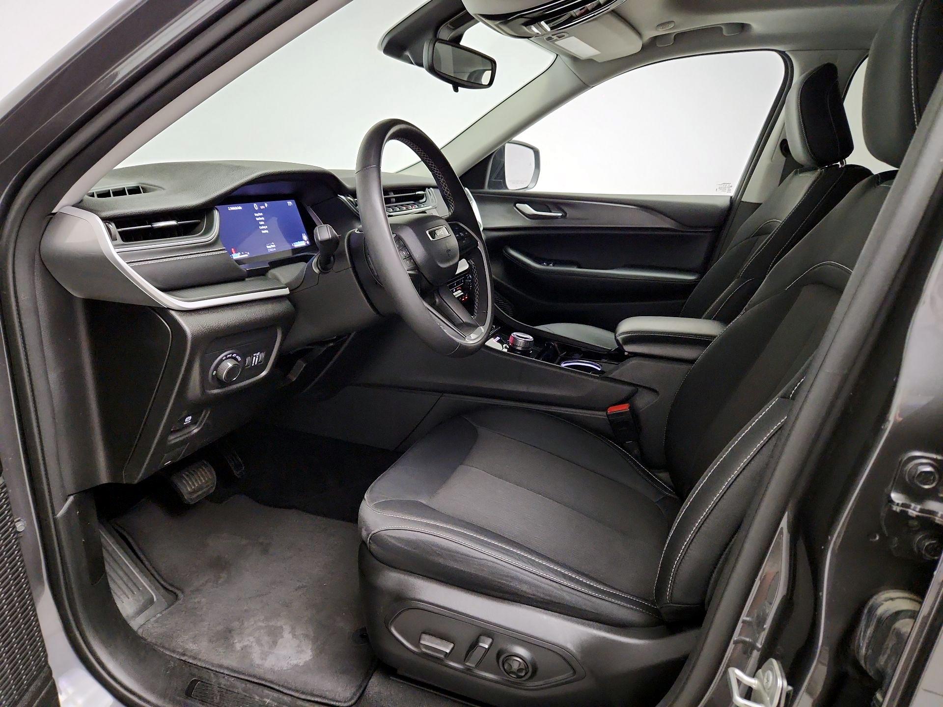 Thumbnail: 2023 Jeep Grand Cherokee - 11