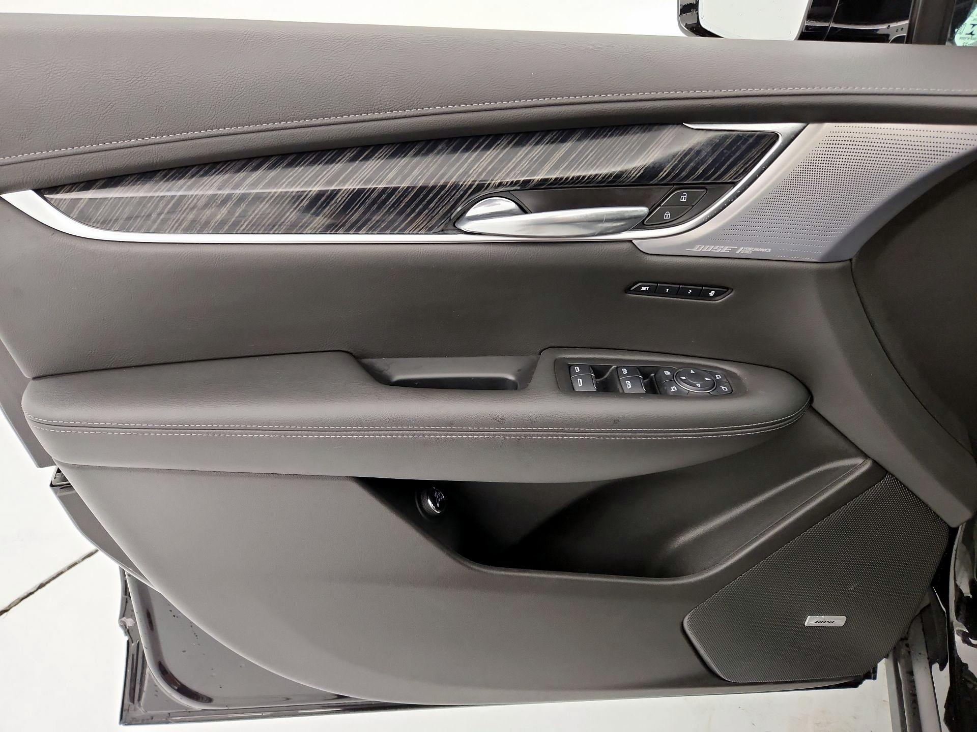 Thumbnail: 2023 Cadillac XT6 - 12