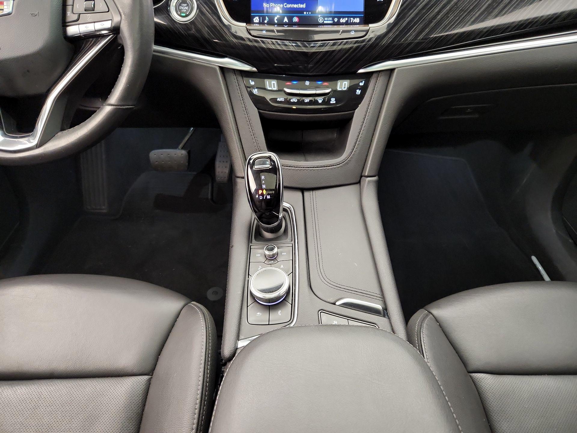 Thumbnail: 2023 Cadillac XT6 - 17