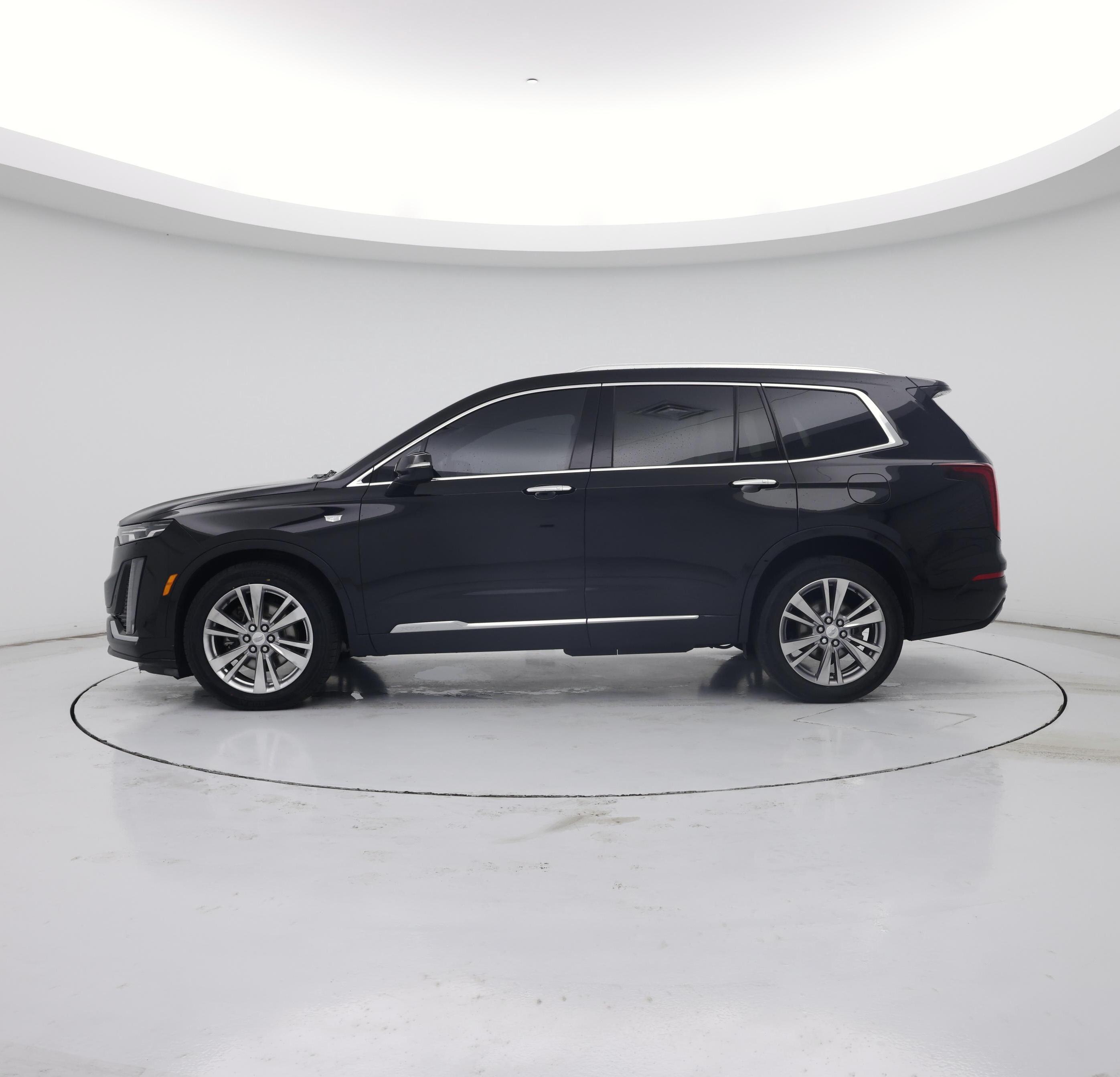 Thumbnail: 2023 Cadillac XT6 - 3