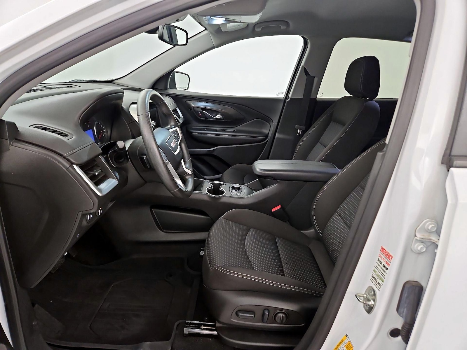 2023 GMC Terrain SLE - Photo 10
