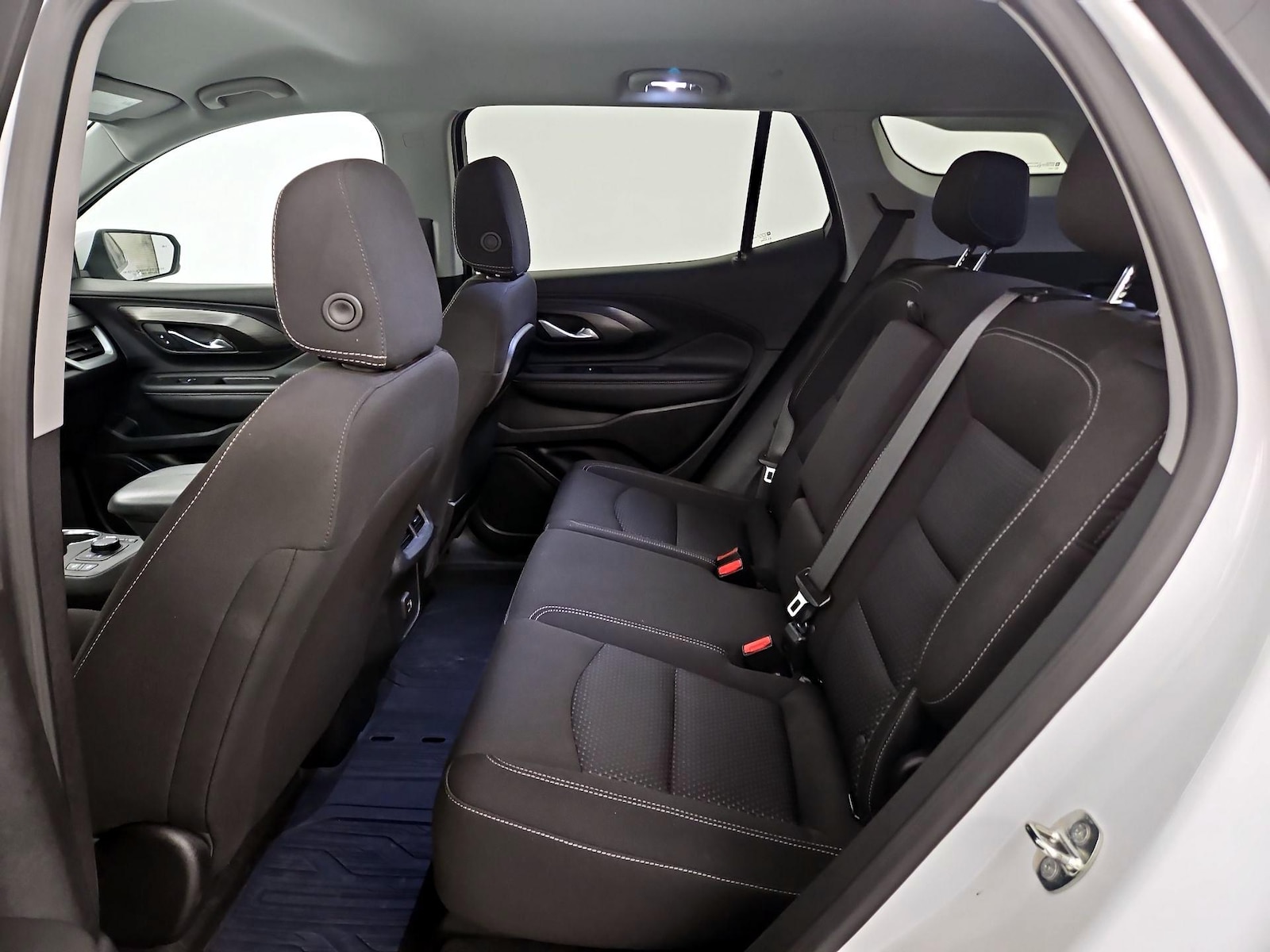 2023 GMC Terrain SLE - Photo 18