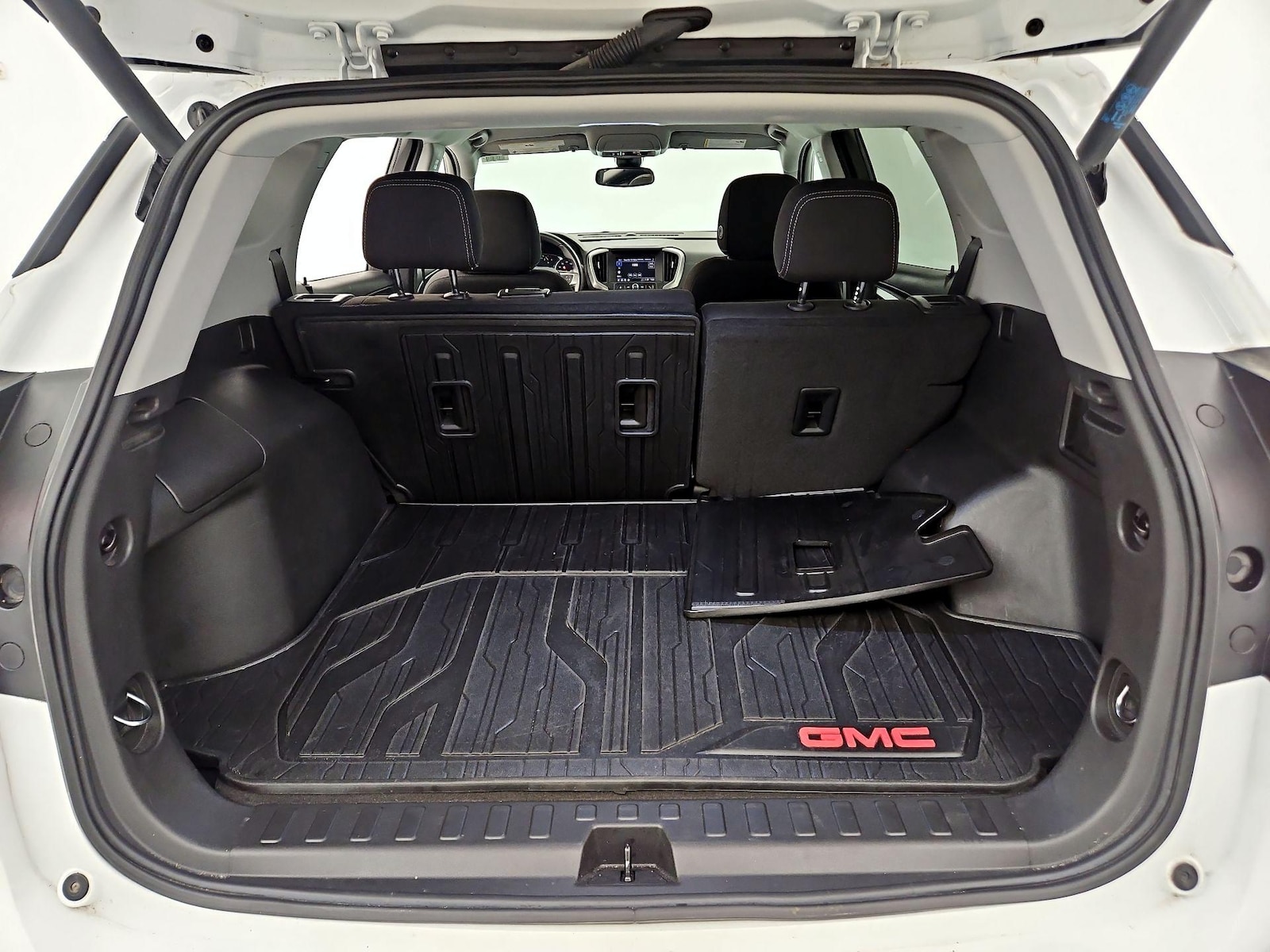 2023 GMC Terrain SLE - Photo 19