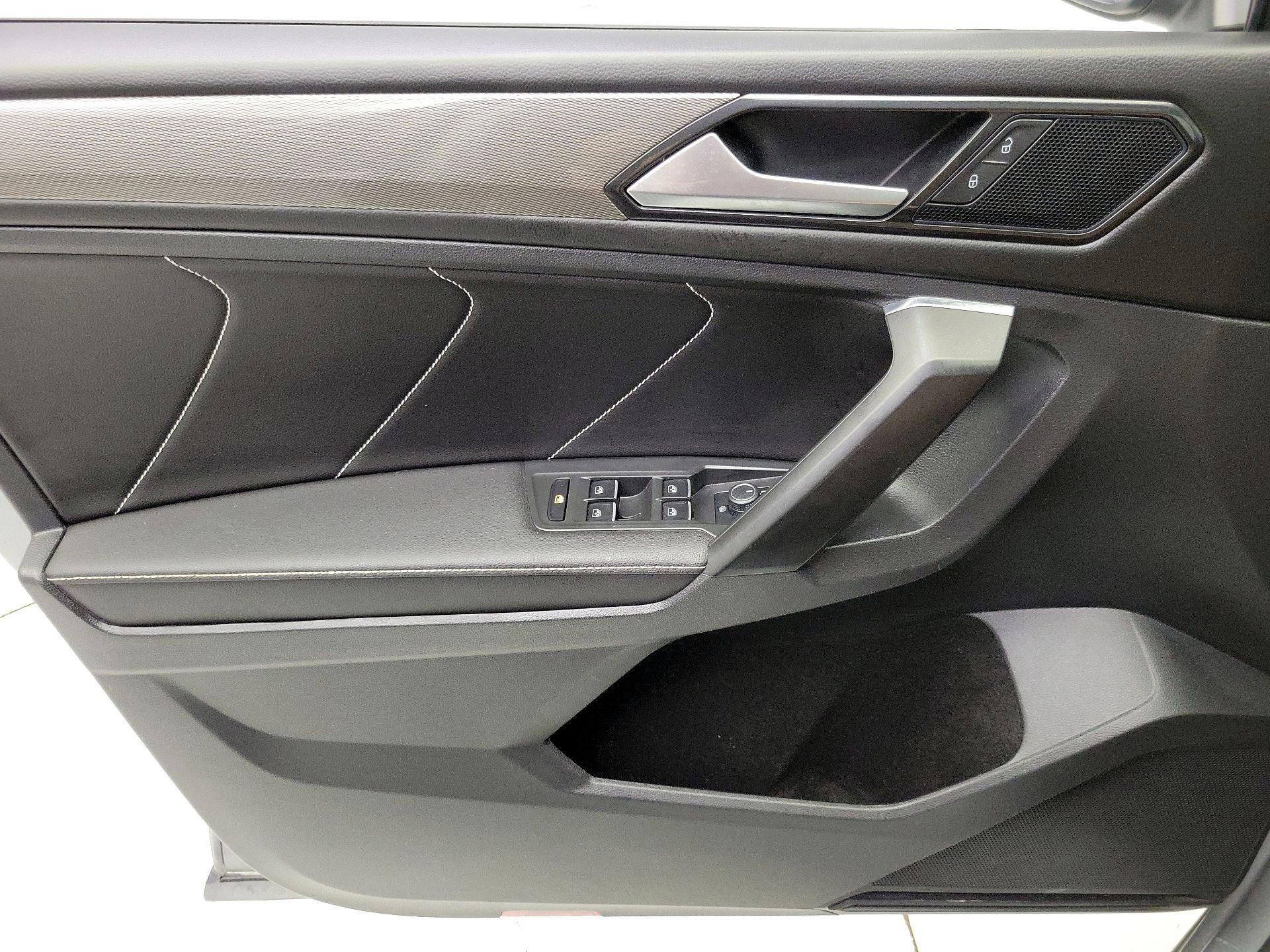 Thumbnail: 2023 Volkswagen Tiguan - 12