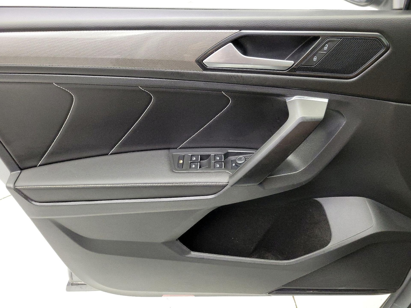 2023 Volkswagen Tiguan SE - Photo 13
