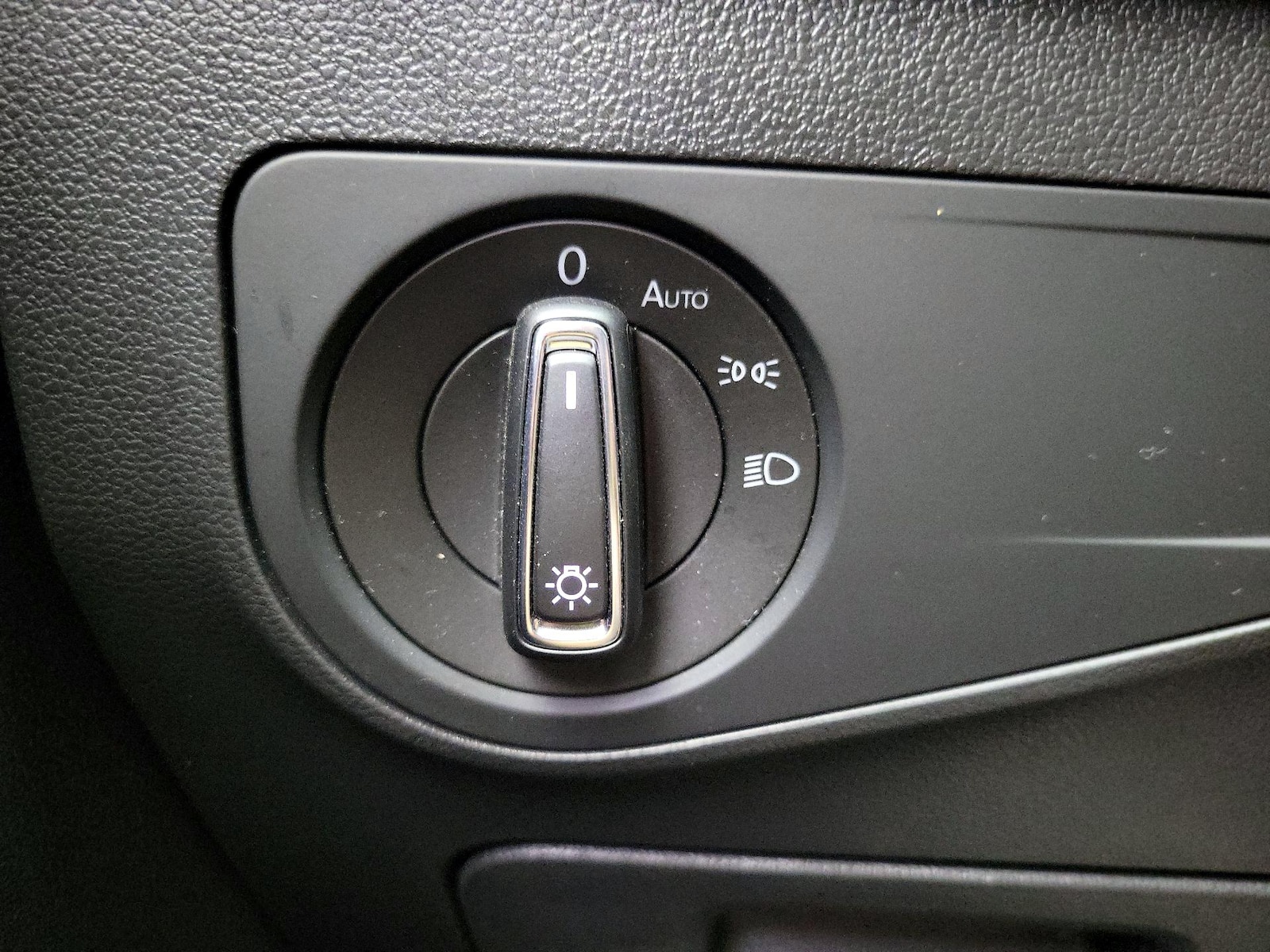 2023 Volkswagen Tiguan SE - Photo 14