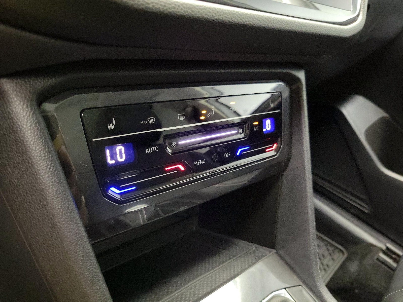 2023 Volkswagen Tiguan SE - Photo 17