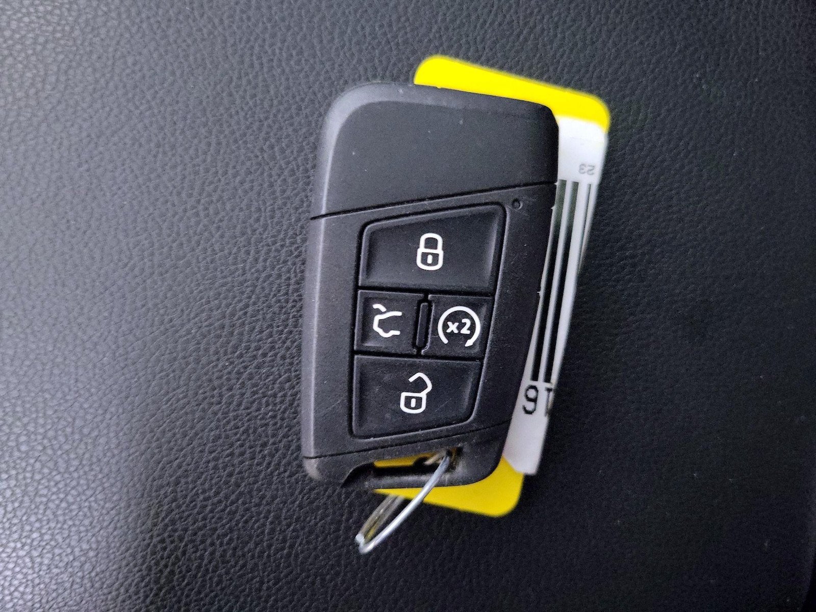 2023 Volkswagen Tiguan SE - Photo 24