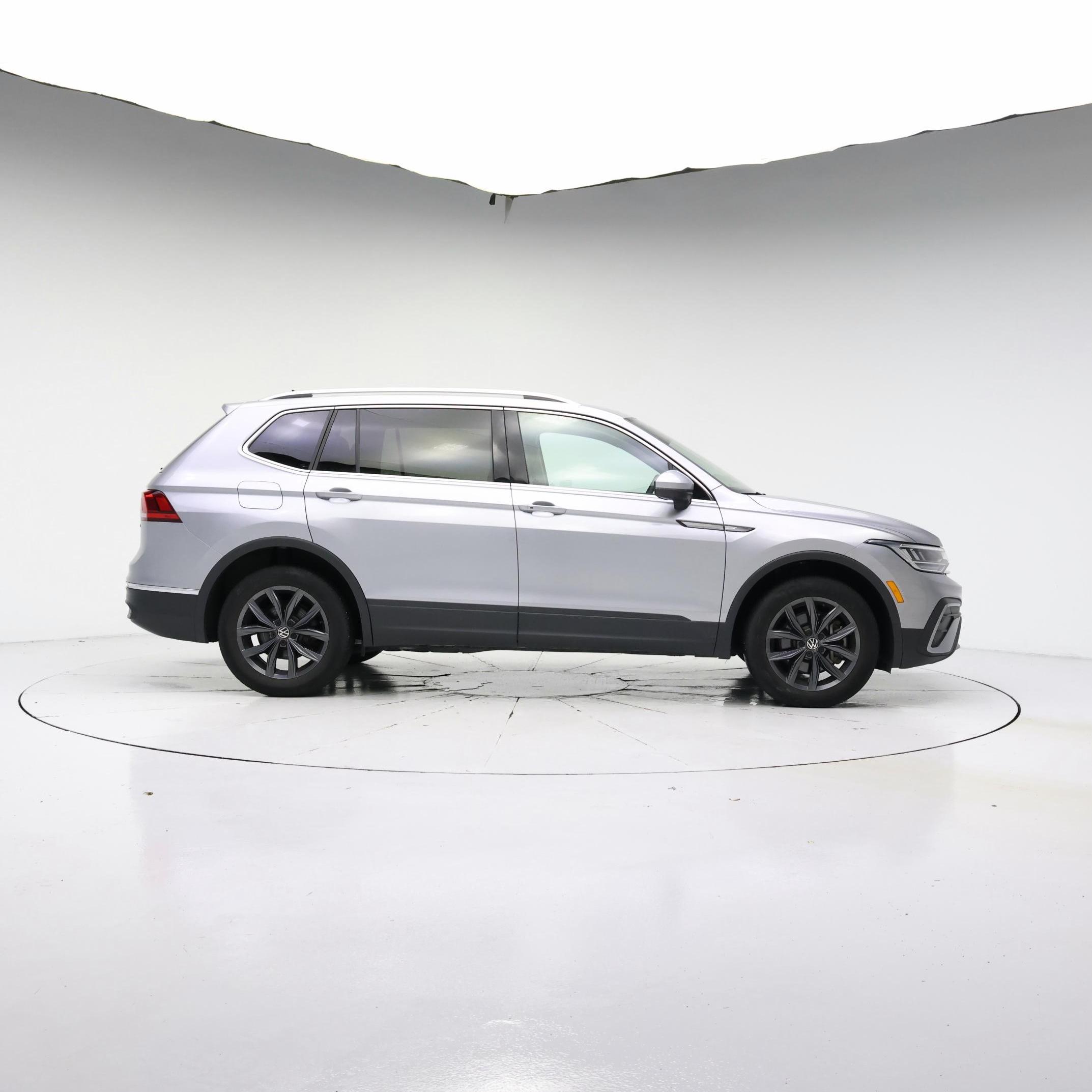 Thumbnail: 2023 Volkswagen Tiguan - 7