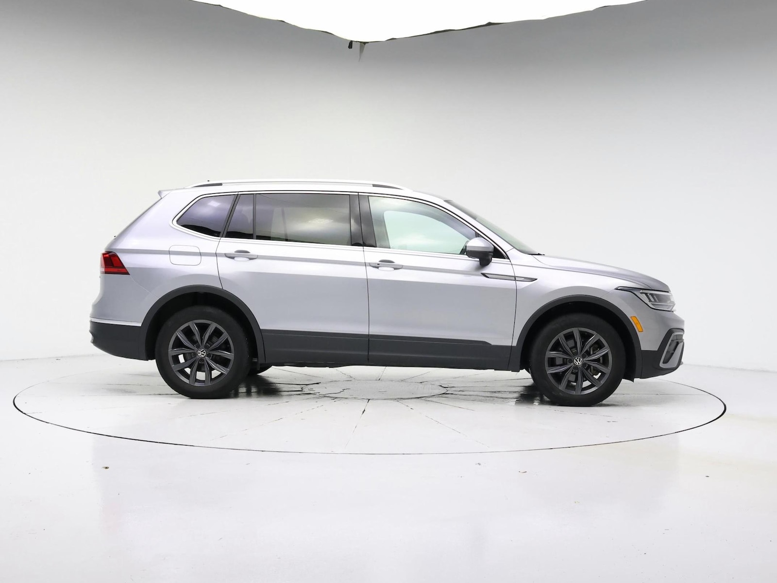 2023 Volkswagen Tiguan SE - Photo 8