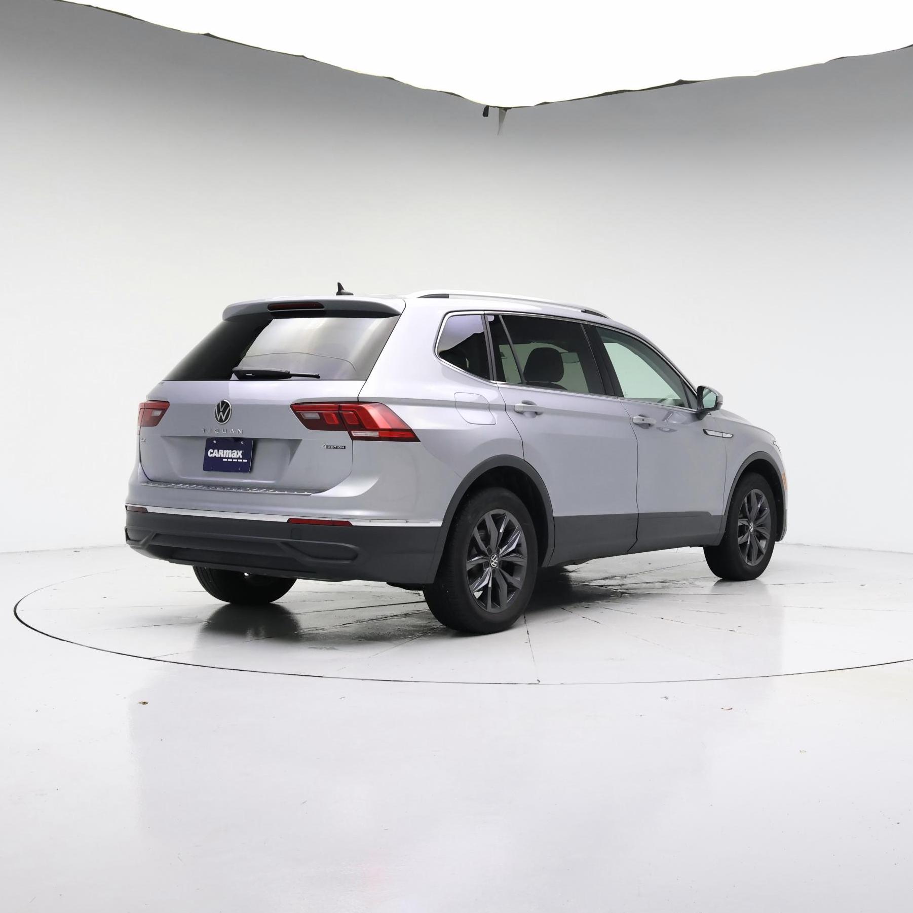 Thumbnail: 2023 Volkswagen Tiguan - 8